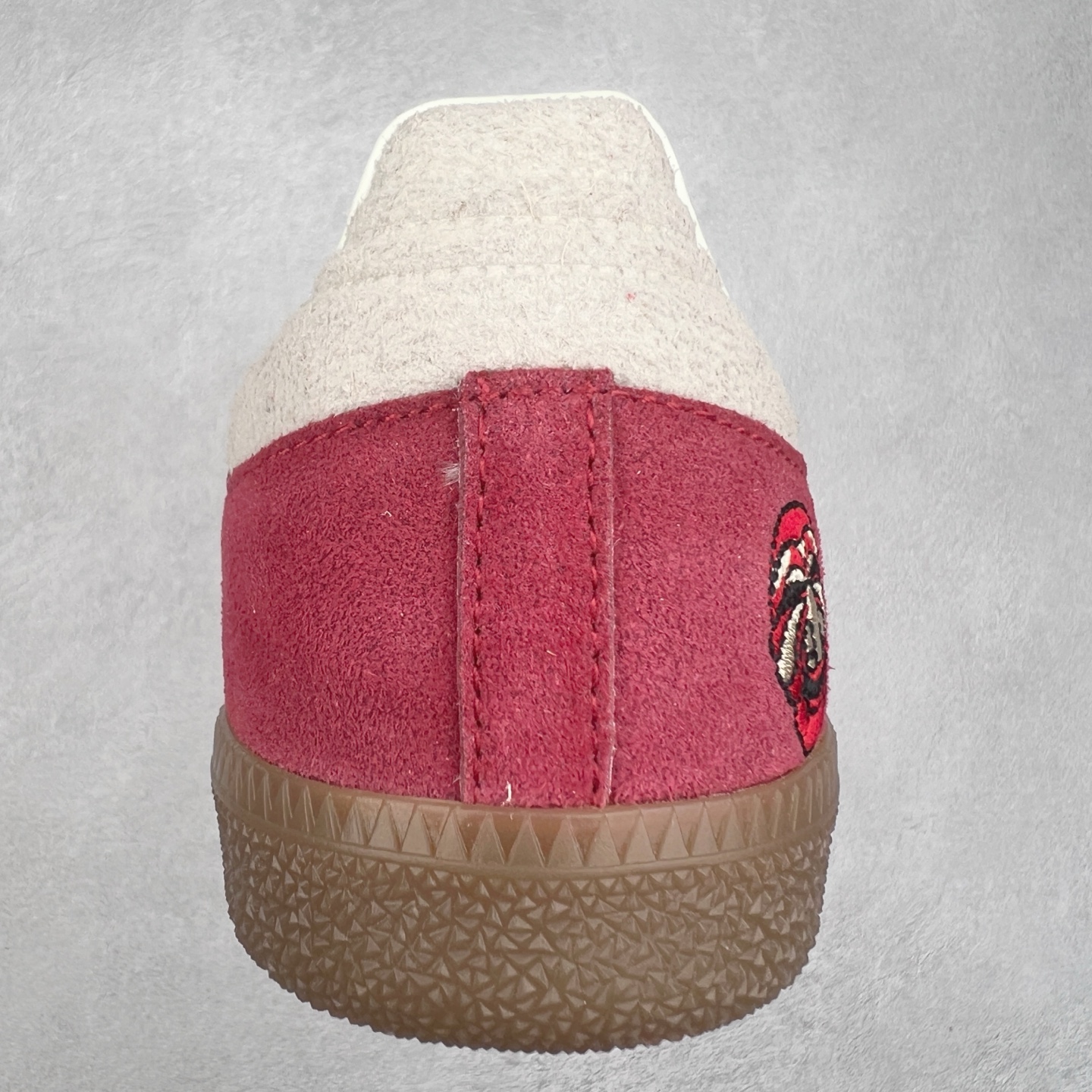 图片[8]-AD Original Samba OG 复古经典轻便板鞋 IG8905 这款桑巴鞋展示了高质量的工艺 带有装饰的超锁缝制和无缝的手感 柔软、柔软的皮革造型和标志性的3条纹完成了精致的外观 正规合身鞋带 鞋面上有绒面鞋垫 橡胶鞋底 享受正畸套筒软感 自50年代首次亮相以来就一直在赢得粉丝的青睐 尺码：36 36.5 37.5 38 38.5 39 40 40.5 41 42 42.5 43 44 44.5 45-选品中心