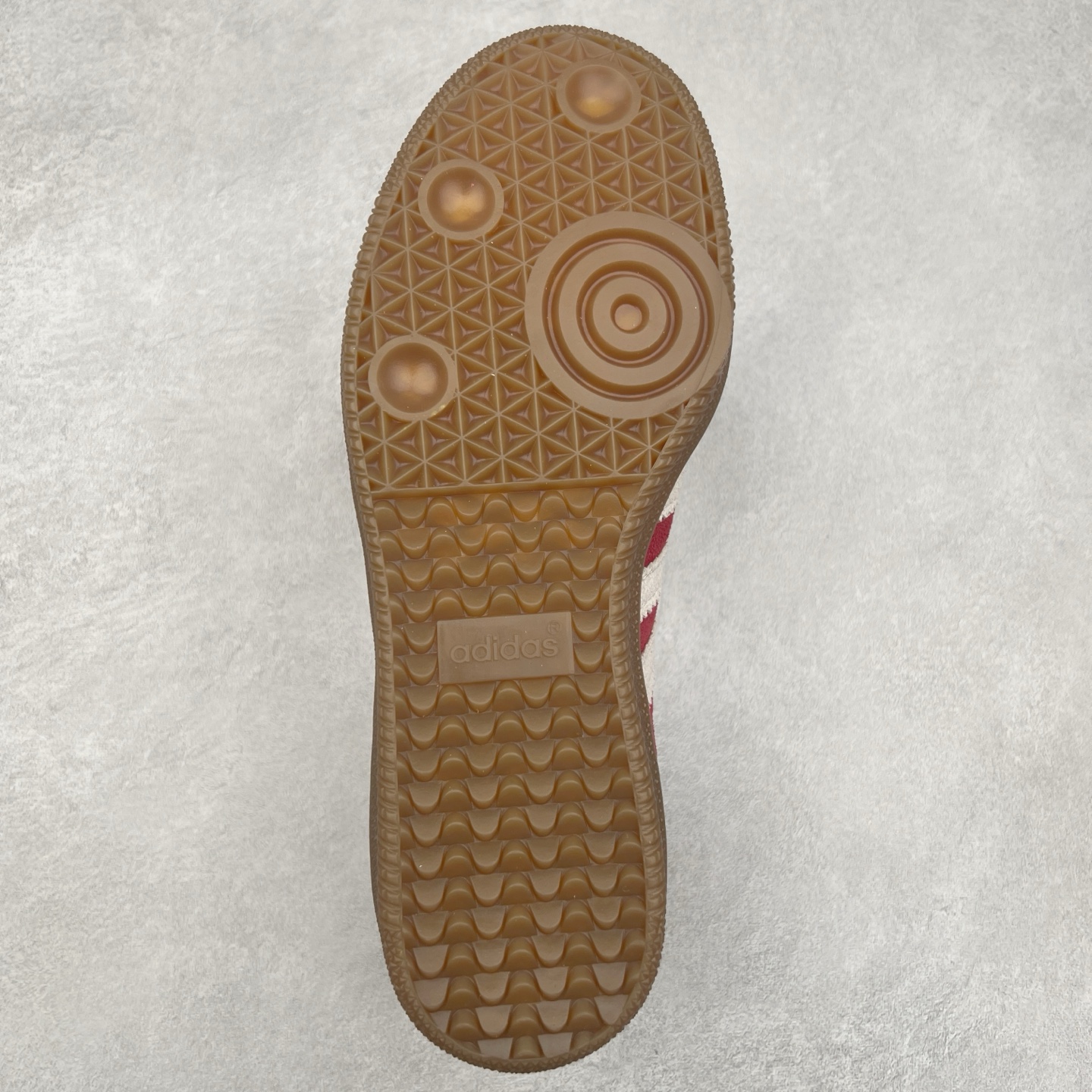 图片[9]-AD Original Samba OG 复古经典轻便板鞋 IG8905 这款桑巴鞋展示了高质量的工艺 带有装饰的超锁缝制和无缝的手感 柔软、柔软的皮革造型和标志性的3条纹完成了精致的外观 正规合身鞋带 鞋面上有绒面鞋垫 橡胶鞋底 享受正畸套筒软感 自50年代首次亮相以来就一直在赢得粉丝的青睐 尺码：36 36.5 37.5 38 38.5 39 40 40.5 41 42 42.5 43 44 44.5 45-选品中心