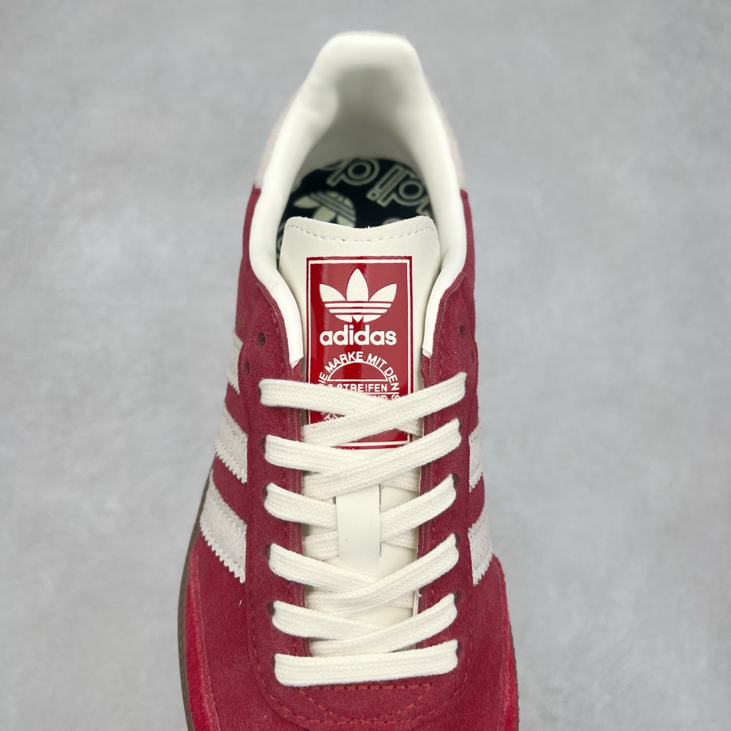 图片[5]-AD Original Samba OG 复古经典轻便板鞋 IG8905 这款桑巴鞋展示了高质量的工艺 带有装饰的超锁缝制和无缝的手感 柔软、柔软的皮革造型和标志性的3条纹完成了精致的外观 正规合身鞋带 鞋面上有绒面鞋垫 橡胶鞋底 享受正畸套筒软感 自50年代首次亮相以来就一直在赢得粉丝的青睐 尺码：36 36.5 37.5 38 38.5 39 40 40.5 41 42 42.5 43 44 44.5 45-选品中心