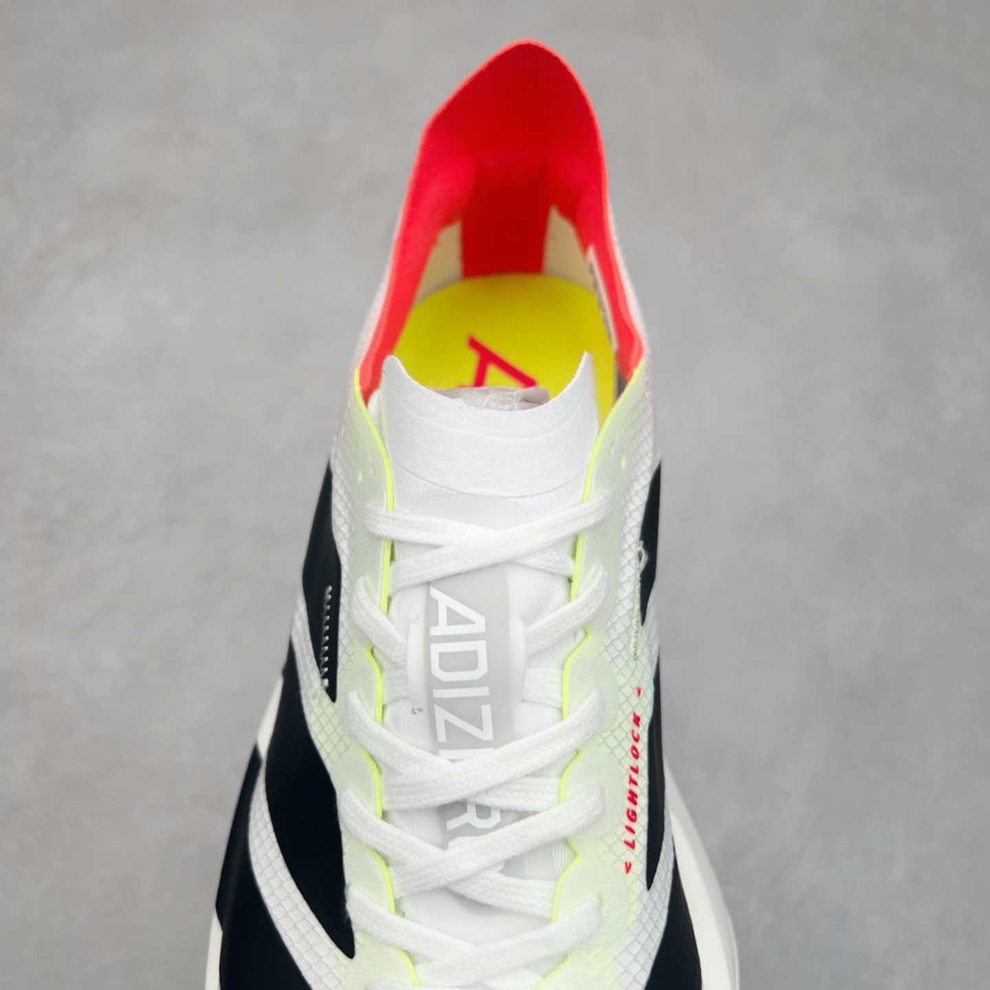 图片[5]-AD Adizero Adios Pro 4 马拉松竞速专业跑鞋 JR1094 CELERMESH针织网面非常轻薄 纤维间的缝隙很大 可以保证跑步时的透气、排汗效果 鞋舌直接与两侧的内衬和鞋底连接在一起 在跑步过程中不会被鞋舌的左右移动所困扰 在标准鞋带孔的基础上再拓宽一组鞋带孔 适合不同脚型的需求 突破性 EnergyRods 技术，有助于跑者实现更好的成绩 中底独特的LIGHTSTRIKE PRO泡棉材质 微弹感觉在跑步过程中给予了良好的支撑体验 对于顶级精英和高水平进阶跑者来说 ADIOS PRO是一双值得信赖的竞速比赛用鞋 尺码：36 36.5 37.5 38 38.5 39 40 40.5 41 42 42.5 43 44 44.5 45-选品中心