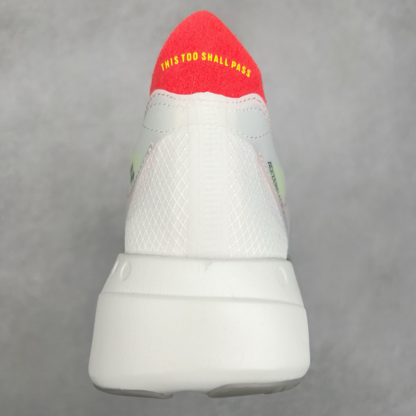 图片[8]-AD Adizero Adios Pro 4 马拉松竞速专业跑鞋 JR1094 CELERMESH针织网面非常轻薄 纤维间的缝隙很大 可以保证跑步时的透气、排汗效果 鞋舌直接与两侧的内衬和鞋底连接在一起 在跑步过程中不会被鞋舌的左右移动所困扰 在标准鞋带孔的基础上再拓宽一组鞋带孔 适合不同脚型的需求 突破性 EnergyRods 技术，有助于跑者实现更好的成绩 中底独特的LIGHTSTRIKE PRO泡棉材质 微弹感觉在跑步过程中给予了良好的支撑体验 对于顶级精英和高水平进阶跑者来说 ADIOS PRO是一双值得信赖的竞速比赛用鞋 尺码：36 36.5 37.5 38 38.5 39 40 40.5 41 42 42.5 43 44 44.5 45-选品中心