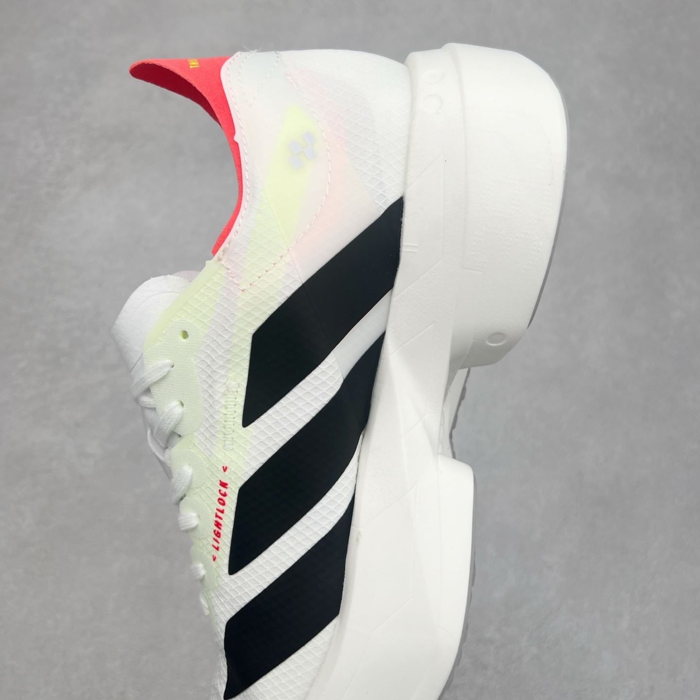 图片[7]-AD Adizero Adios Pro 4 马拉松竞速专业跑鞋 JR1094 CELERMESH针织网面非常轻薄 纤维间的缝隙很大 可以保证跑步时的透气、排汗效果 鞋舌直接与两侧的内衬和鞋底连接在一起 在跑步过程中不会被鞋舌的左右移动所困扰 在标准鞋带孔的基础上再拓宽一组鞋带孔 适合不同脚型的需求 突破性 EnergyRods 技术，有助于跑者实现更好的成绩 中底独特的LIGHTSTRIKE PRO泡棉材质 微弹感觉在跑步过程中给予了良好的支撑体验 对于顶级精英和高水平进阶跑者来说 ADIOS PRO是一双值得信赖的竞速比赛用鞋 尺码：36 36.5 37.5 38 38.5 39 40 40.5 41 42 42.5 43 44 44.5 45-选品中心