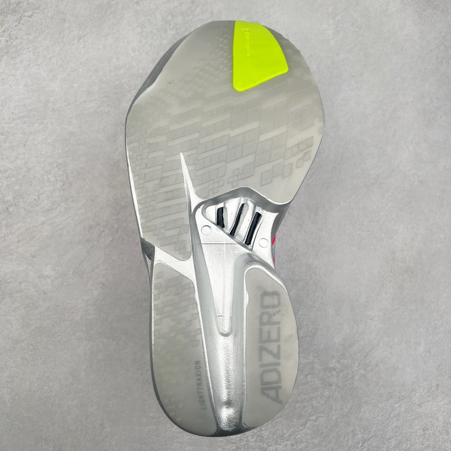 图片[9]-AD Adizero Adios Pro 4 马拉松竞速专业跑鞋 JR6364 CELERMESH针织网面非常轻薄 纤维间的缝隙很大 可以保证跑步时的透气、排汗效果 鞋舌直接与两侧的内衬和鞋底连接在一起 在跑步过程中不会被鞋舌的左右移动所困扰 在标准鞋带孔的基础上再拓宽一组鞋带孔 适合不同脚型的需求 突破性 EnergyRods 技术，有助于跑者实现更好的成绩 中底独特的LIGHTSTRIKE PRO泡棉材质 微弹感觉在跑步过程中给予了良好的支撑体验 对于顶级精英和高水平进阶跑者来说 ADIOS PRO是一双值得信赖的竞速比赛用鞋 尺码：36 36.5 37.5 38 38.5 39 40 40.5 41 42 42.5 43 44 44.5 45-选品中心