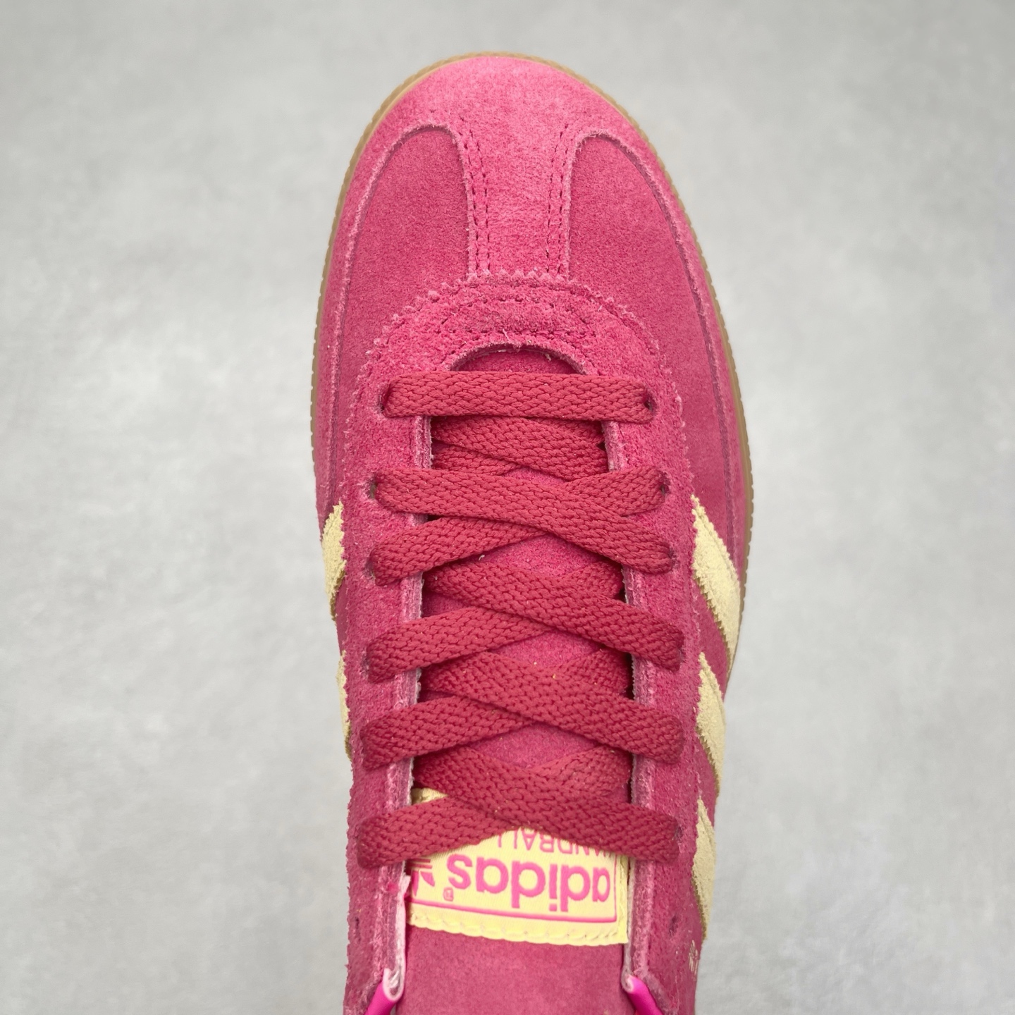 图片[4]-＃TG AD Originals Handball SPZL 手球运动员系列百搭休闲运动板鞋 JI1407 这款来自阿迪达斯的这款HANDBALL SPZL前身是一双手球运动鞋，这一次拿来复刻，所以鞋面的主要色彩选用了黑色， 鞋面外侧除了Spezial字母之外还有三叶草标志。Handball SPZL作为复古手球训练鞋与作为室内足球鞋的Samba有着异曲同工之处，但是质感更为出众的鞋身以及丰富的配色选择比起Samba来讲可以说是更胜一筹了！尺码：36 36⅔ 37⅓ 38 38⅔ 39⅓ 40 40⅔ 41⅓ 42 42⅔ 43⅓ 44⅔ 45-选品中心