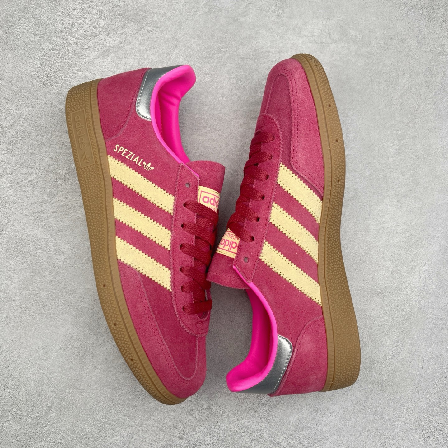 图片[3]-＃TG AD Originals Handball SPZL 手球运动员系列百搭休闲运动板鞋 JI1407 这款来自阿迪达斯的这款HANDBALL SPZL前身是一双手球运动鞋，这一次拿来复刻，所以鞋面的主要色彩选用了黑色， 鞋面外侧除了Spezial字母之外还有三叶草标志。Handball SPZL作为复古手球训练鞋与作为室内足球鞋的Samba有着异曲同工之处，但是质感更为出众的鞋身以及丰富的配色选择比起Samba来讲可以说是更胜一筹了！尺码：36 36⅔ 37⅓ 38 38⅔ 39⅓ 40 40⅔ 41⅓ 42 42⅔ 43⅓ 44⅔ 45-选品中心