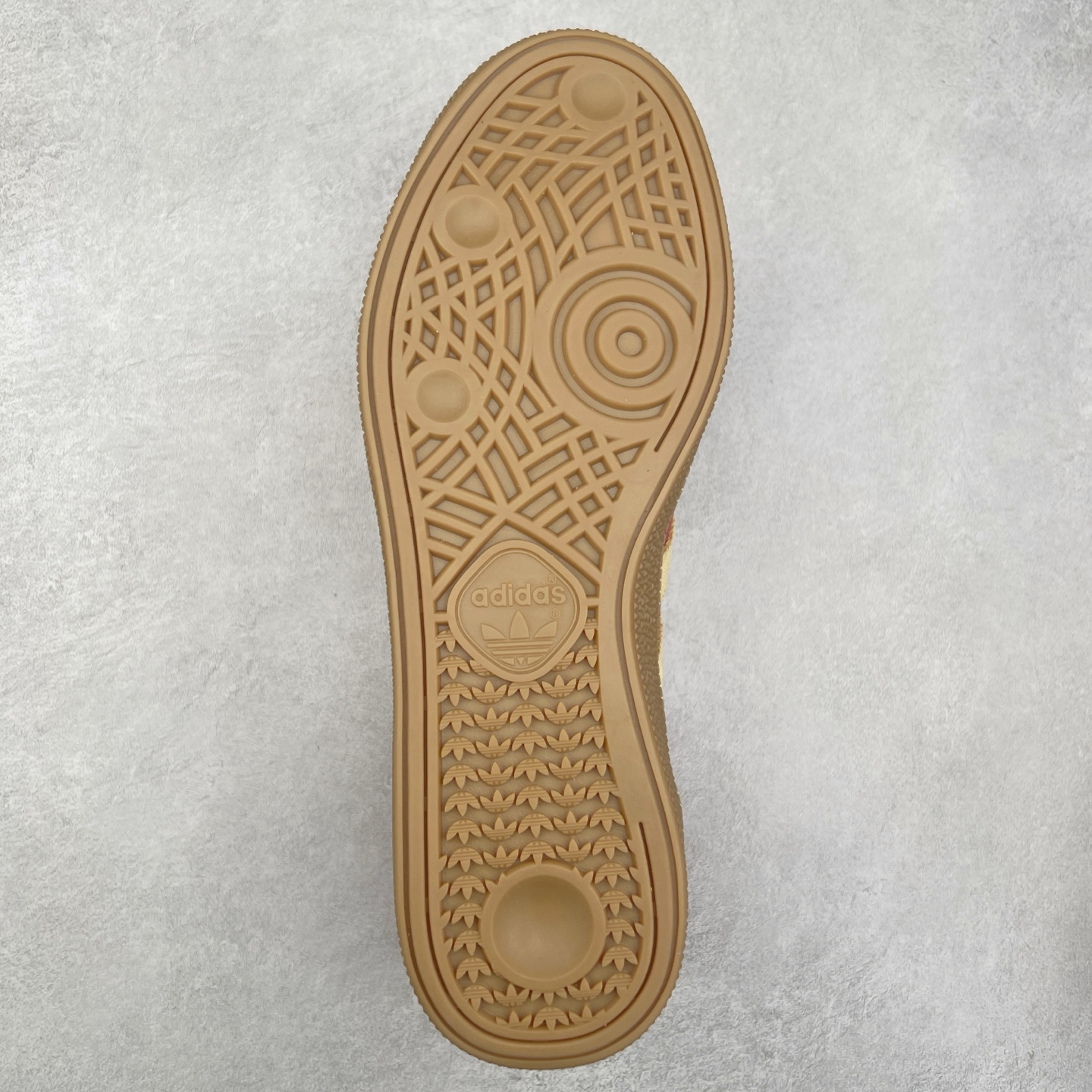 图片[9]-＃TG AD Originals Handball SPZL 手球运动员系列百搭休闲运动板鞋 JI1407 这款来自阿迪达斯的这款HANDBALL SPZL前身是一双手球运动鞋，这一次拿来复刻，所以鞋面的主要色彩选用了黑色， 鞋面外侧除了Spezial字母之外还有三叶草标志。Handball SPZL作为复古手球训练鞋与作为室内足球鞋的Samba有着异曲同工之处，但是质感更为出众的鞋身以及丰富的配色选择比起Samba来讲可以说是更胜一筹了！尺码：36 36⅔ 37⅓ 38 38⅔ 39⅓ 40 40⅔ 41⅓ 42 42⅔ 43⅓ 44⅔ 45-选品中心