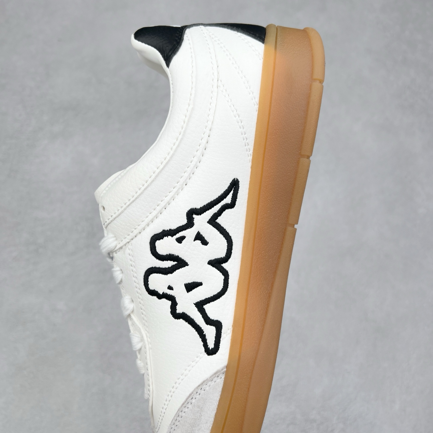 图片[7]-Kappa 1967 Low Sneaker 卡帕系列低帮百搭厚底休闲运动板鞋 原楦原纸版开发版型 采用硬质牛剖革鞋面材质 外置增高耐磨橡胶大底 实拍调校N版已经零色差零失真 百分百还原实物色彩所见即所得 不存在货不对板色差等低级问题 选购参考实物拍摄 不混卖不参货 只用心做好货严格选品 承诺混一赔十 尺码：36 36.5 37.5 38 38.5 39 40 40.5 41 42 42.5 43 44 44.5 45-选品中心