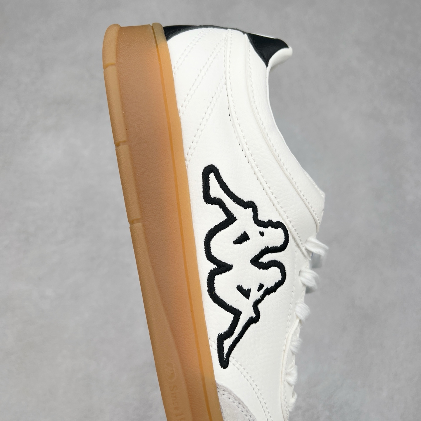 图片[6]-Kappa 1967 Low Sneaker 卡帕系列低帮百搭厚底休闲运动板鞋 原楦原纸版开发版型 采用硬质牛剖革鞋面材质 外置增高耐磨橡胶大底 实拍调校N版已经零色差零失真 百分百还原实物色彩所见即所得 不存在货不对板色差等低级问题 选购参考实物拍摄 不混卖不参货 只用心做好货严格选品 承诺混一赔十 尺码：36 36.5 37.5 38 38.5 39 40 40.5 41 42 42.5 43 44 44.5 45-选品中心