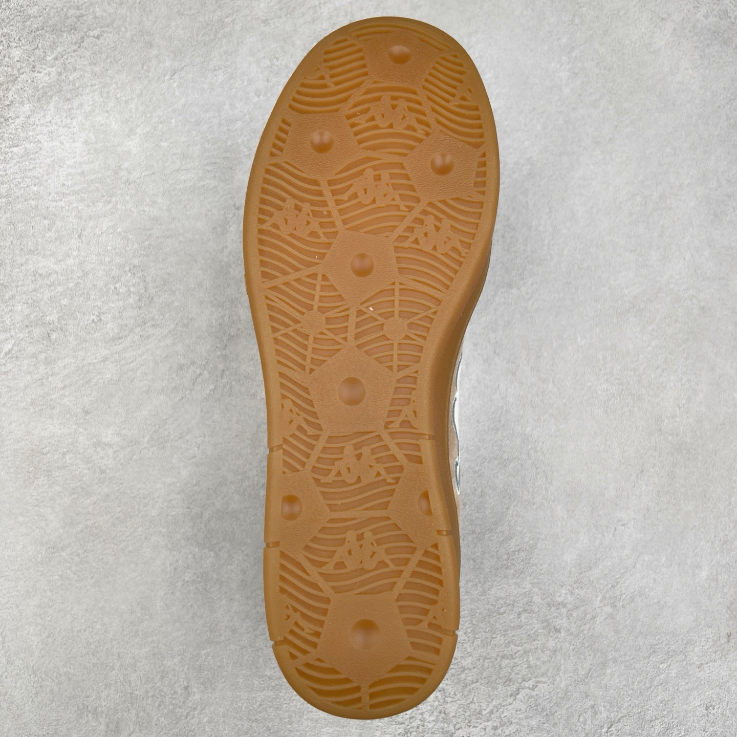 图片[9]-Kappa 1967 Low Sneaker 卡帕系列低帮百搭厚底休闲运动板鞋 原楦原纸版开发版型 采用硬质牛剖革鞋面材质 外置增高耐磨橡胶大底 实拍调校N版已经零色差零失真 百分百还原实物色彩所见即所得 不存在货不对板色差等低级问题 选购参考实物拍摄 不混卖不参货 只用心做好货严格选品 承诺混一赔十 尺码：36 36.5 37.5 38 38.5 39 40 40.5 41 42 42.5 43 44 44.5 45-选品中心