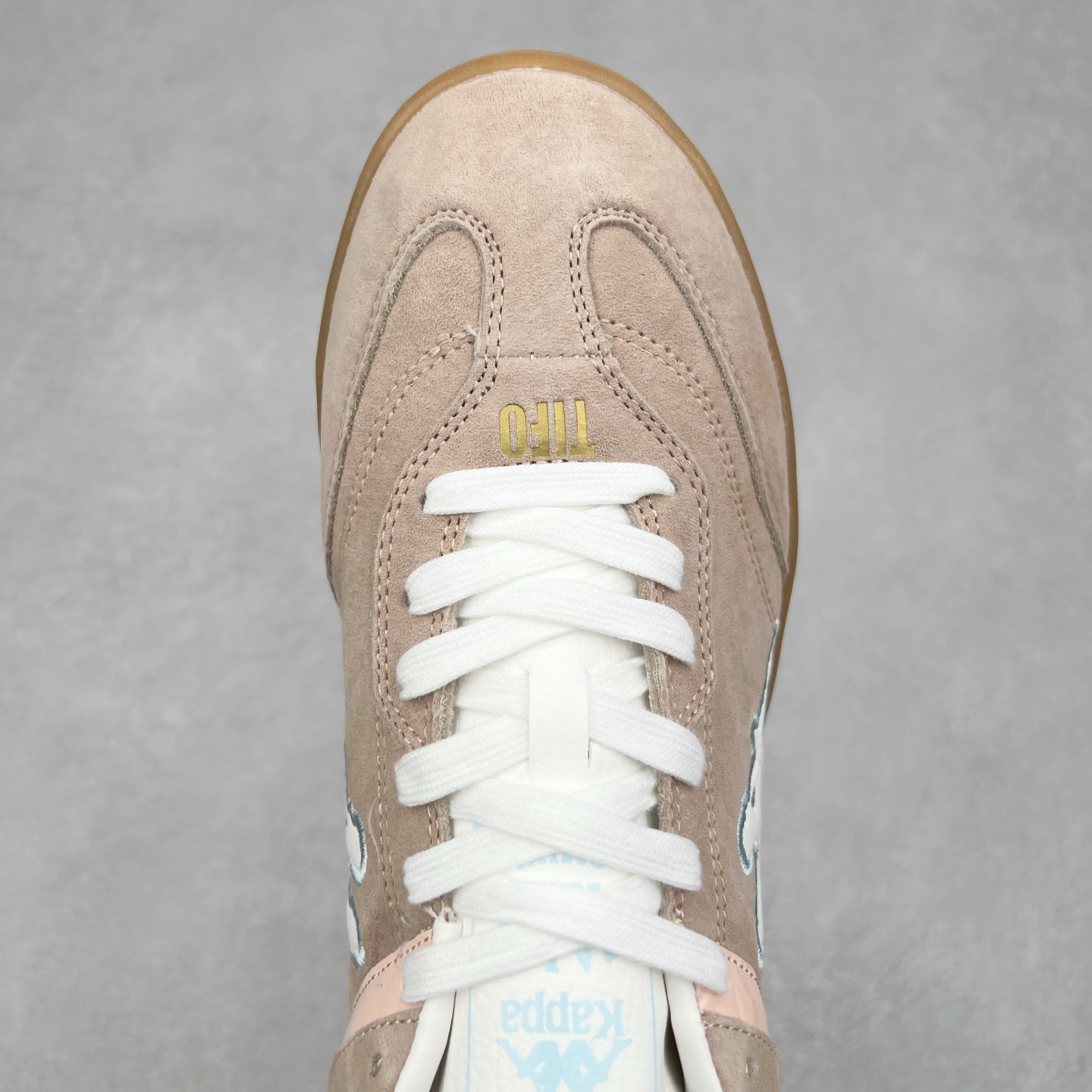 图片[4]-Kappa 1967 Low Sneaker 卡帕系列低帮百搭厚底休闲运动板鞋 原楦原纸版开发版型 采用硬质牛剖革鞋面材质 外置增高耐磨橡胶大底 实拍调校N版已经零色差零失真 百分百还原实物色彩所见即所得 不存在货不对板色差等低级问题 选购参考实物拍摄 不混卖不参货 只用心做好货严格选品 承诺混一赔十 尺码：36 36.5 37.5 38 38.5 39 40 40.5 41 42 42.5 43 44 44.5 45-选品中心