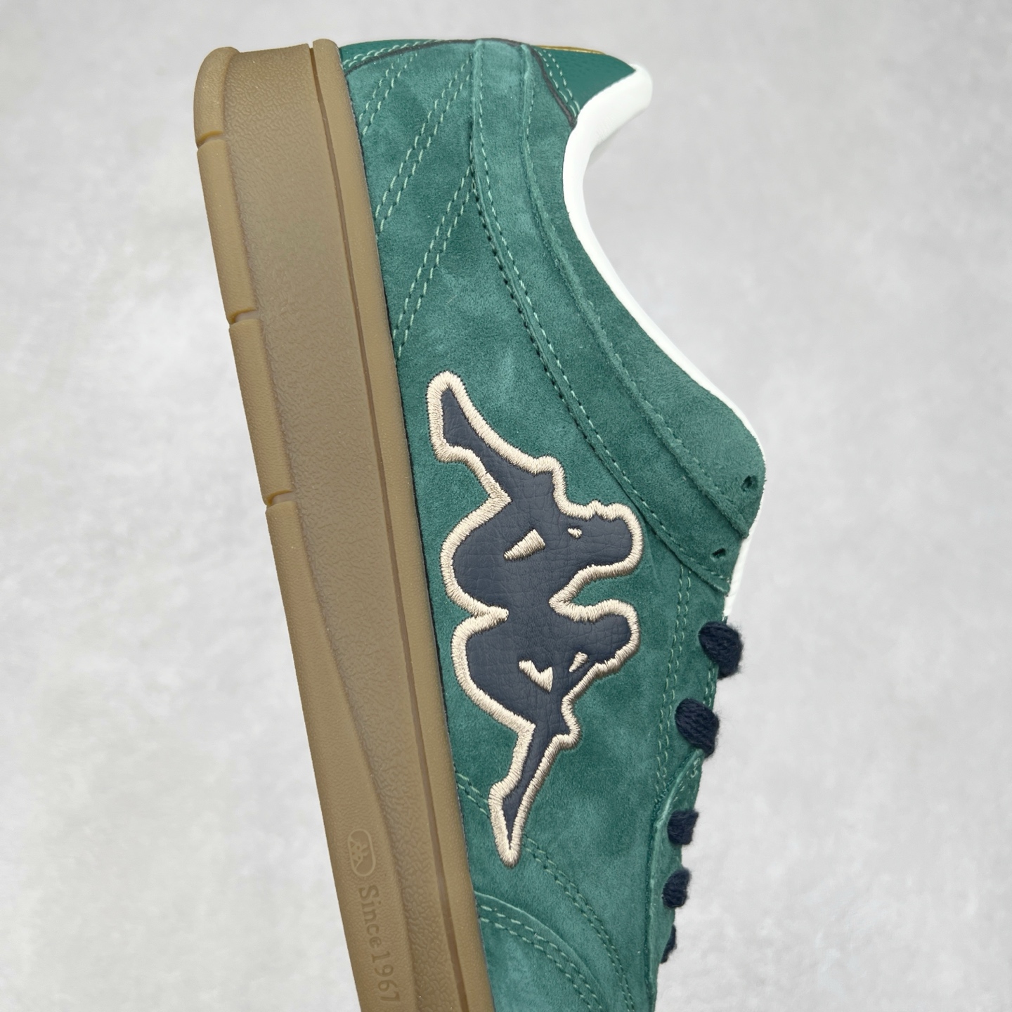 图片[6]-Kappa 1967 Low Sneaker 卡帕系列低帮百搭厚底休闲运动板鞋 原楦原纸版开发版型 采用硬质牛剖革鞋面材质 外置增高耐磨橡胶大底 实拍调校N版已经零色差零失真 百分百还原实物色彩所见即所得 不存在货不对板色差等低级问题 选购参考实物拍摄 不混卖不参货 只用心做好货严格选品 承诺混一赔十 尺码：36 36.5 37.5 38 38.5 39 40 40.5 41 42 42.5 43 44 44.5 45-选品中心