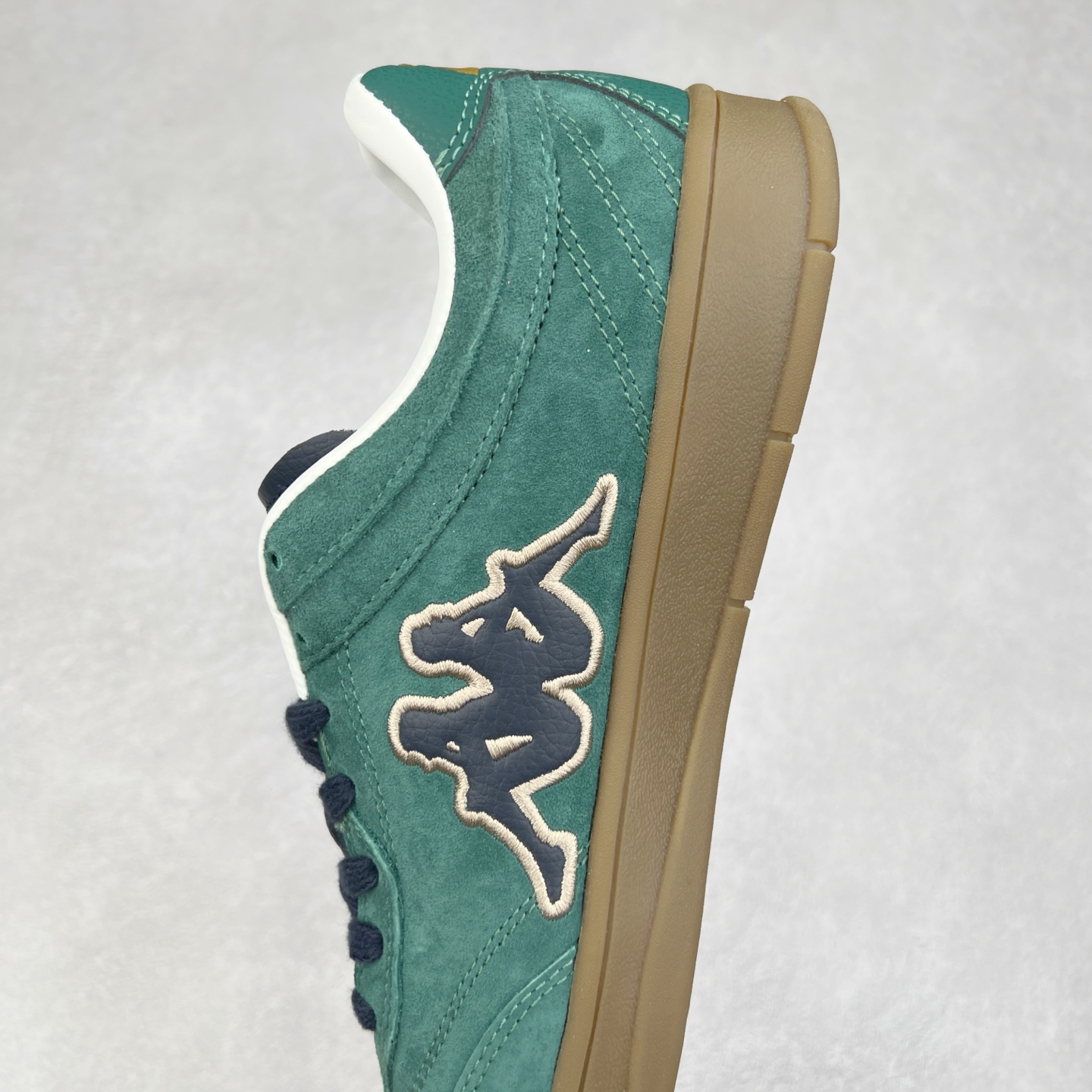 图片[7]-Kappa 1967 Low Sneaker 卡帕系列低帮百搭厚底休闲运动板鞋 原楦原纸版开发版型 采用硬质牛剖革鞋面材质 外置增高耐磨橡胶大底 实拍调校N版已经零色差零失真 百分百还原实物色彩所见即所得 不存在货不对板色差等低级问题 选购参考实物拍摄 不混卖不参货 只用心做好货严格选品 承诺混一赔十 尺码：36 36.5 37.5 38 38.5 39 40 40.5 41 42 42.5 43 44 44.5 45-选品中心