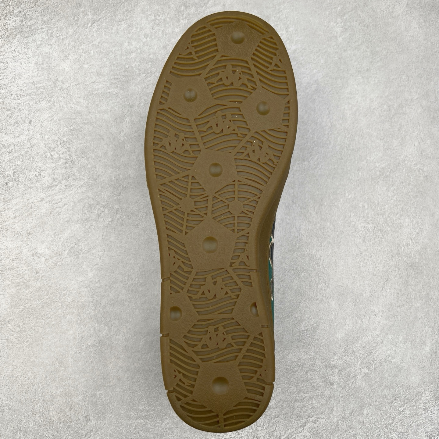 图片[9]-Kappa 1967 Low Sneaker 卡帕系列低帮百搭厚底休闲运动板鞋 原楦原纸版开发版型 采用硬质牛剖革鞋面材质 外置增高耐磨橡胶大底 实拍调校N版已经零色差零失真 百分百还原实物色彩所见即所得 不存在货不对板色差等低级问题 选购参考实物拍摄 不混卖不参货 只用心做好货严格选品 承诺混一赔十 尺码：36 36.5 37.5 38 38.5 39 40 40.5 41 42 42.5 43 44 44.5 45-选品中心