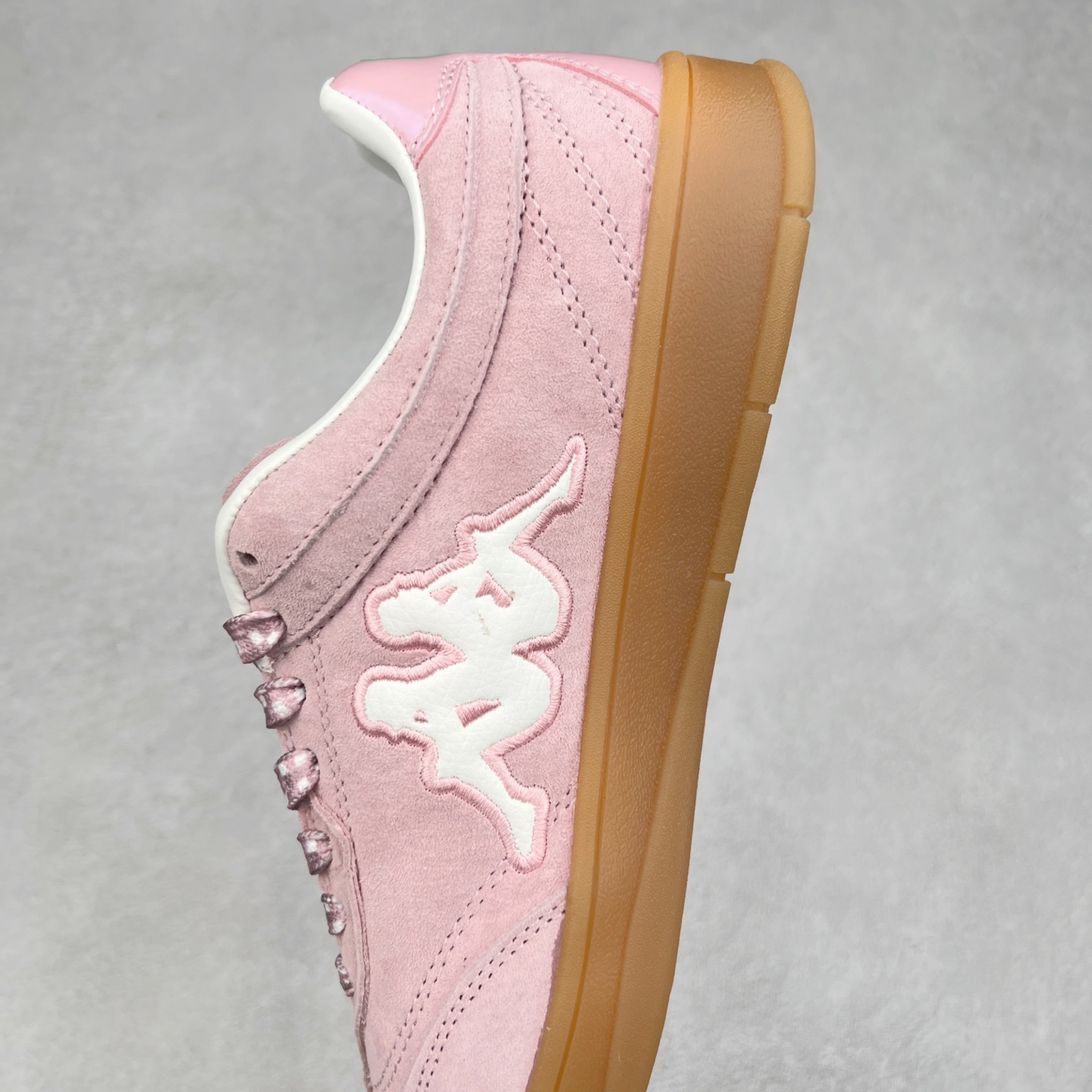 图片[7]-Kappa 1967 Low Sneaker 卡帕系列低帮百搭厚底休闲运动板鞋 原楦原纸版开发版型 采用硬质牛剖革鞋面材质 外置增高耐磨橡胶大底 实拍调校N版已经零色差零失真 百分百还原实物色彩所见即所得 不存在货不对板色差等低级问题 选购参考实物拍摄 不混卖不参货 只用心做好货严格选品 承诺混一赔十 尺码：36 36.5 37.5 38 38.5 39 40 40.5 41 42 42.5 43 44 44.5 45-选品中心