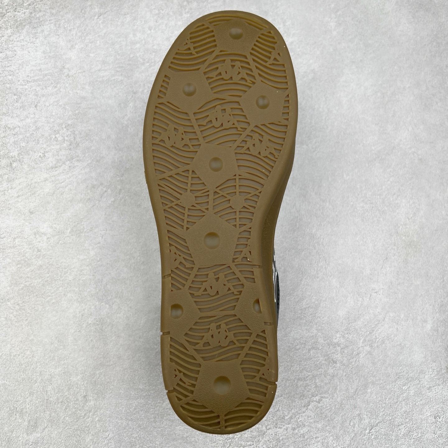 图片[9]-Kappa 1967 Low Sneaker 卡帕系列低帮百搭厚底休闲运动板鞋 原楦原纸版开发版型 采用硬质牛剖革鞋面材质 外置增高耐磨橡胶大底 实拍调校N版已经零色差零失真 百分百还原实物色彩所见即所得 不存在货不对板色差等低级问题 选购参考实物拍摄 不混卖不参货 只用心做好货严格选品 承诺混一赔十 尺码：36 36.5 37.5 38 38.5 39 40 40.5 41 42 42.5 43 44 44.5 45-选品中心