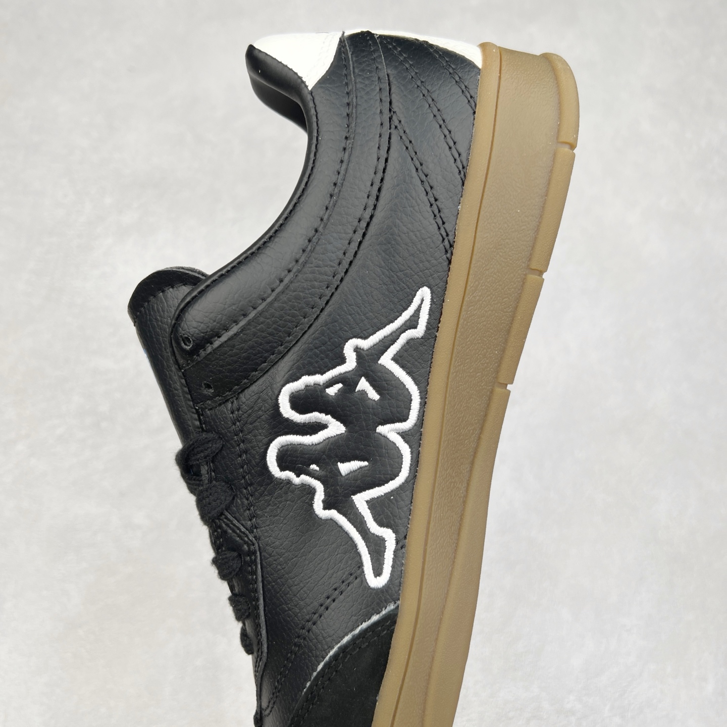 图片[7]-Kappa 1967 Low Sneaker 卡帕系列低帮百搭厚底休闲运动板鞋 原楦原纸版开发版型 采用硬质牛剖革鞋面材质 外置增高耐磨橡胶大底 实拍调校N版已经零色差零失真 百分百还原实物色彩所见即所得 不存在货不对板色差等低级问题 选购参考实物拍摄 不混卖不参货 只用心做好货严格选品 承诺混一赔十 尺码：36 36.5 37.5 38 38.5 39 40 40.5 41 42 42.5 43 44 44.5 45-选品中心