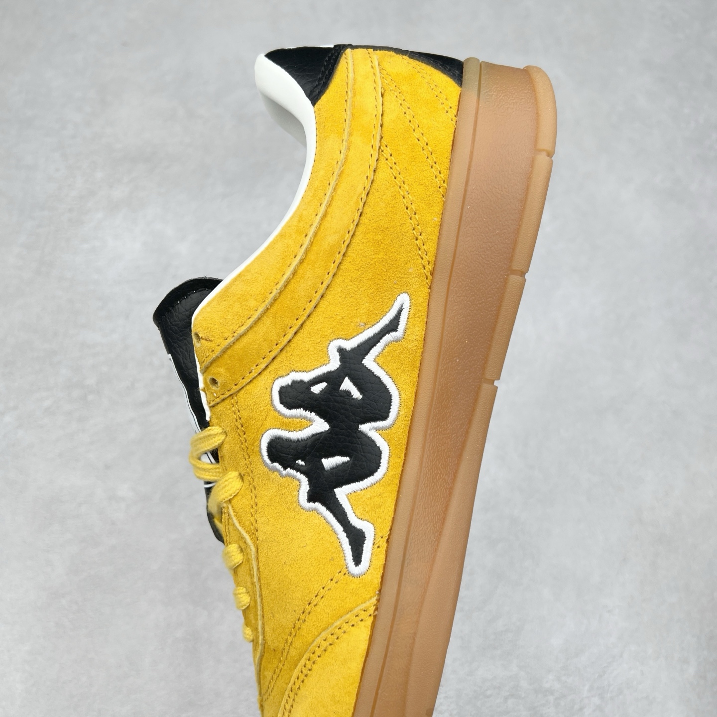 图片[7]-Kappa 1967 Low Sneaker 卡帕系列低帮百搭厚底休闲运动板鞋 原楦原纸版开发版型 采用硬质牛剖革鞋面材质 外置增高耐磨橡胶大底 实拍调校N版已经零色差零失真 百分百还原实物色彩所见即所得 不存在货不对板色差等低级问题 选购参考实物拍摄 不混卖不参货 只用心做好货严格选品 承诺混一赔十 尺码：36 36.5 37.5 38 38.5 39 40 40.5 41 42 42.5 43 44 44.5 45-选品中心