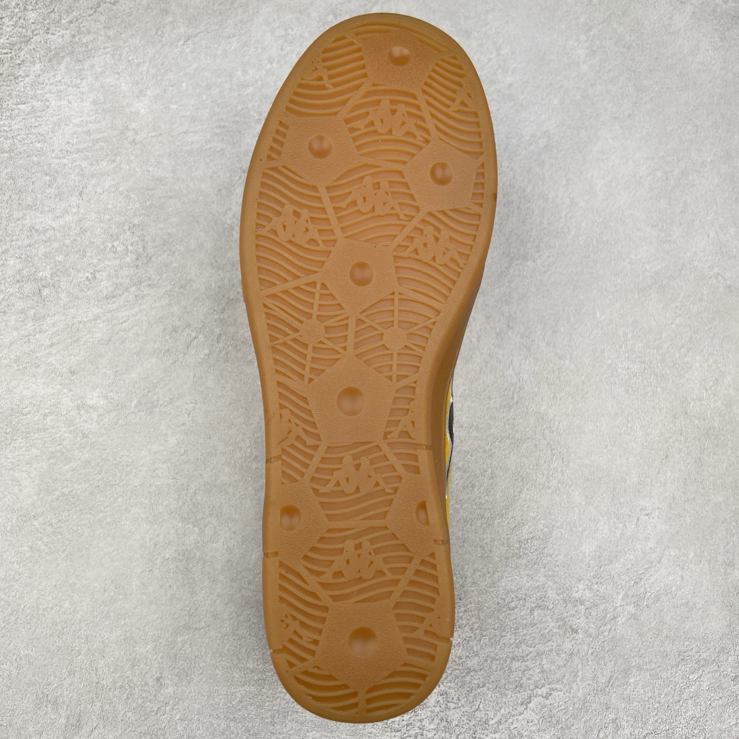 图片[9]-Kappa 1967 Low Sneaker 卡帕系列低帮百搭厚底休闲运动板鞋 原楦原纸版开发版型 采用硬质牛剖革鞋面材质 外置增高耐磨橡胶大底 实拍调校N版已经零色差零失真 百分百还原实物色彩所见即所得 不存在货不对板色差等低级问题 选购参考实物拍摄 不混卖不参货 只用心做好货严格选品 承诺混一赔十 尺码：36 36.5 37.5 38 38.5 39 40 40.5 41 42 42.5 43 44 44.5 45-选品中心