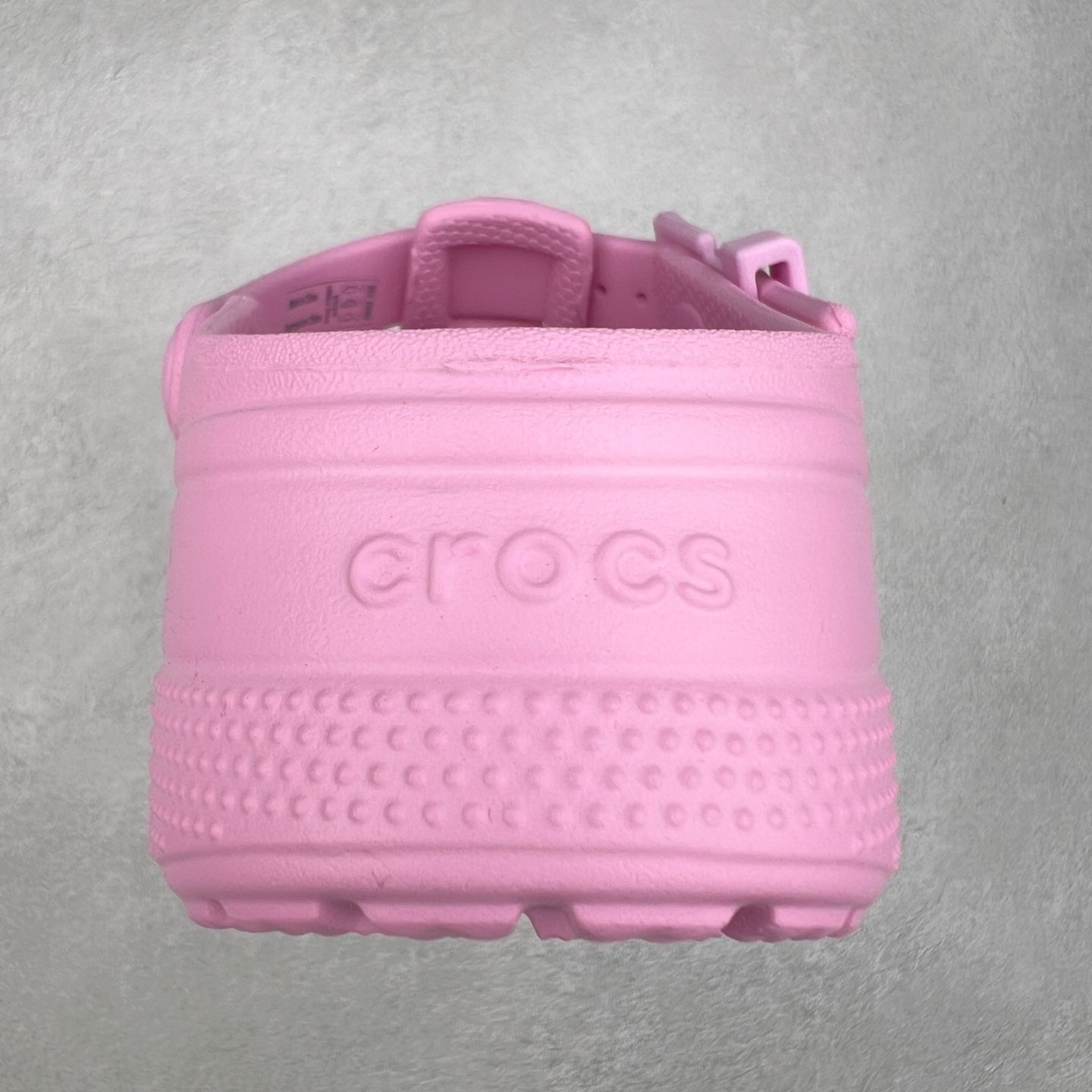 图片[8]-＃DG莞产 Crocs Classic Clog 卡骆驰经典简约休闲沙滩洞洞拖鞋凉鞋 玛丽珍款 透明防水袋包装 注意配件需单独购买 超轻Croslite专利材料打造 鞋面更加耐用易清洗 该鞋款轻盈舒适 2002年 经典克骆格诞生 秉承外形简单 穿着舒适的初衷 不断为消费者带来舒适的穿着体验 穿出“趣”味 鞋面洞洞可搭彰显个性的智必星 一鞋两穿 可调节式后跟带增添鞋身的稳固性能 放前面变成愜意舒适的凉拖 放后面行走跑跳更加稳妥 Croslite ™材料 封闭式细胞树脂 能够在体温作用下自动变形以适应脚部形状 涉水性优秀的同时易于清洁 抓地力强 不易打滑 Crocs的核心理念：轻便 灵活 全方位的舒适感 同步官方尺码：M4（36-37） M5（37-38）M6（38-39）M7（39-40）M8（41-42）M9（42-43）M10（43-44）M11（45-46）-选品中心