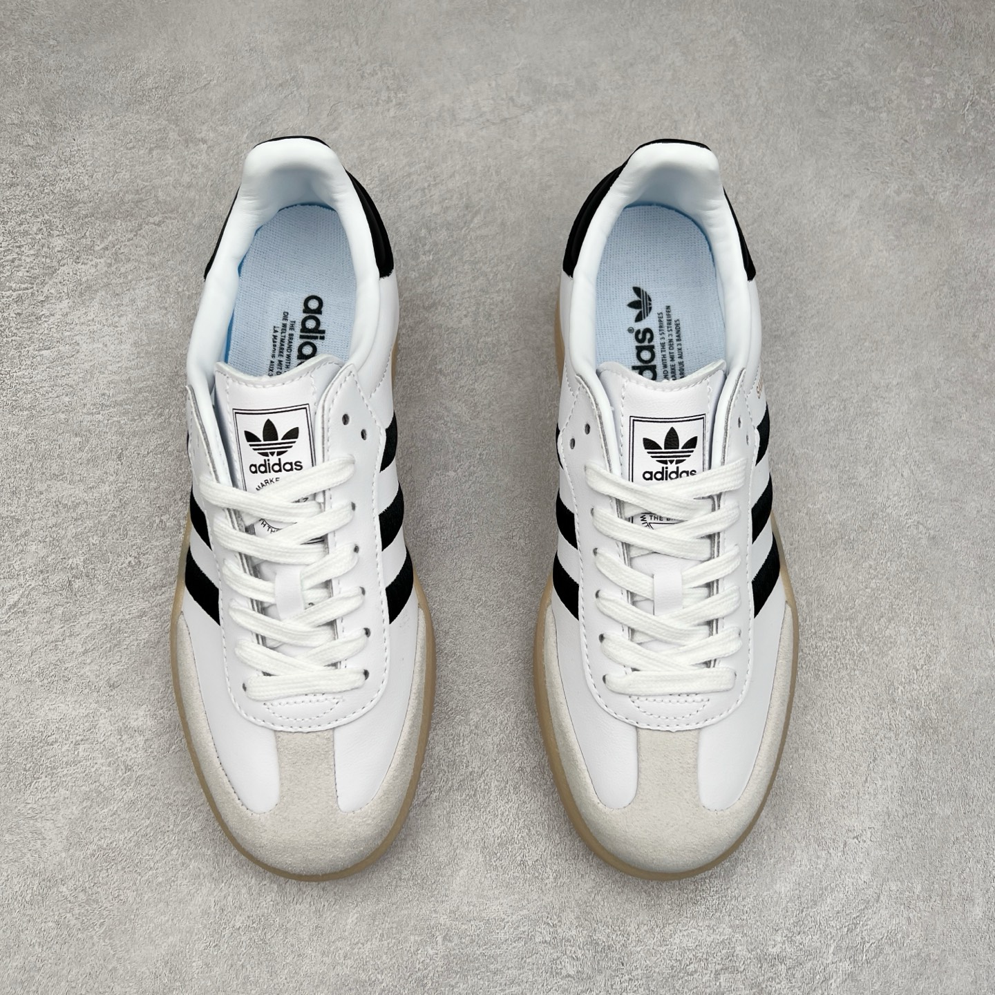 图片[2]-＃福利特价 AD Samba XLG 桑巴舞加大厚底版系列德训风百搭松糕休闲运动板鞋生胶底 自Originals Samba成功借势Blokecore风潮一跃成为街头巷尾的焦点鞋款后,不论是围绕Samba本身打造的各式「变种版本」,还是以Samba为蓝本打造联名鞋款,都成为了时尚潮流人士日常穿搭首选。Samba XLG是adidas Originals不断扩展XLG系列的一部分,旨在与年轻文化相契合,迎合那些希望通过个性时尚表达自我而不愿牺牲舒适度的年轻群体。街头时尚领域的Gen Z特别偏爱宽松的穿着风格。Samba XLG针对这一点做了创新。它在延续Samba OG经典设计的基础上,迎合年轻群体的穿着习惯,重塑为宽大的鞋身比例轮廓以及加厚中底,让消费者轻松展示自己独特的风格。全新的Samba XLG系列不仅迎合了当下年轻群体的穿搭习惯,加宽了鞋身比例以及将中底进一步增厚,在视觉比例上更加饱满,同时还保留了经典Samba的细节,这样一来,鞋迷朋友在穿搭上不仅能更加个性化,而且还能延续一定的复古感受。尺码：36 36⅔ 37⅓ 38 38⅔ 39⅓ 40 40⅔ 41⅓ 42 42⅔ 43⅓ 44 45-选品中心