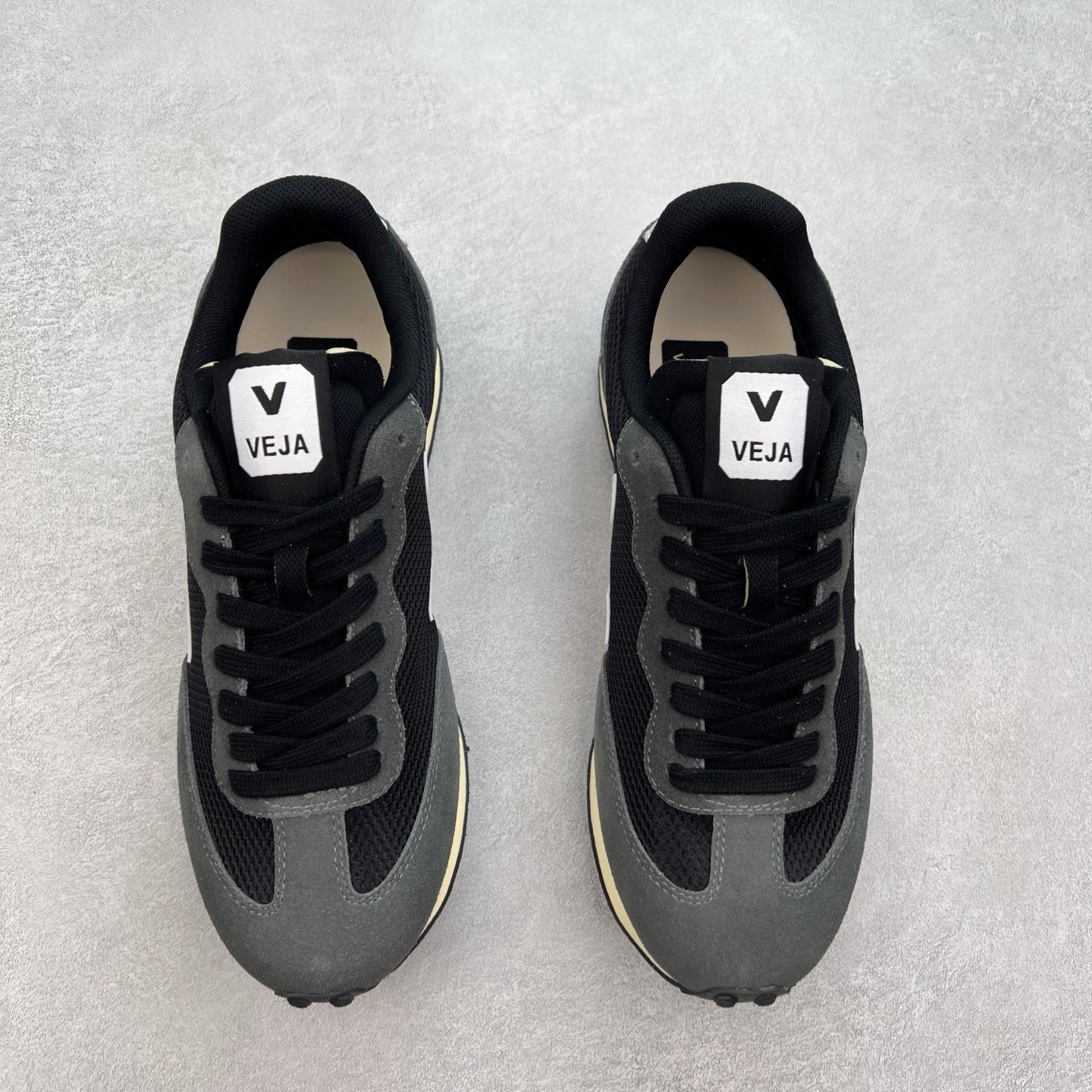图片[2]-Veja Leather Extra Sneakers 法国国民V字经典运动板鞋#Ins爆款 街拍频繁上镜 春季入夏简约百搭款 全头层进口牛皮 舒适面革内里 广东厂 高端主打色系全网热销中 所售渠道大致由代购渠道 尺码：36 37 38 39 40 41 42 43 44 45-选品中心