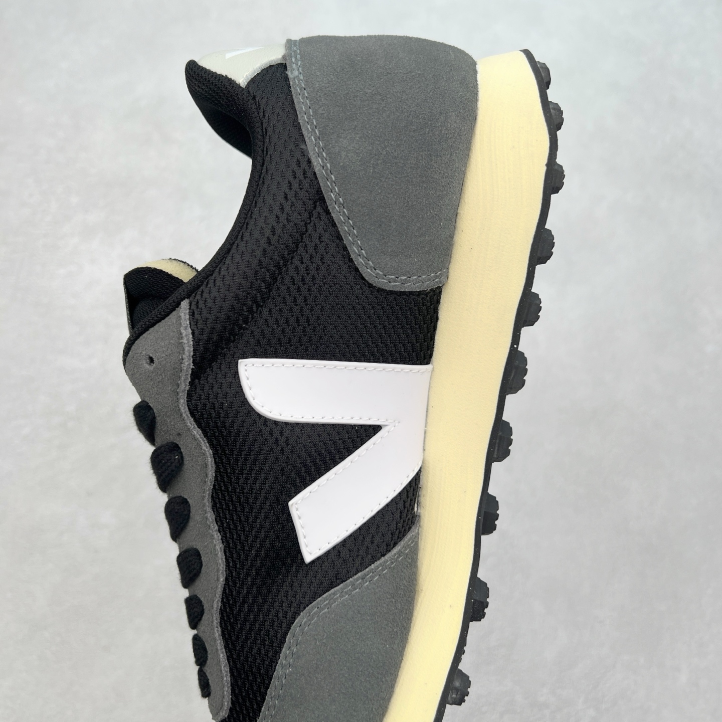 图片[7]-Veja Leather Extra Sneakers 法国国民V字经典运动板鞋#Ins爆款 街拍频繁上镜 春季入夏简约百搭款 全头层进口牛皮 舒适面革内里 广东厂 高端主打色系全网热销中 所售渠道大致由代购渠道 尺码：36 37 38 39 40 41 42 43 44 45-选品中心