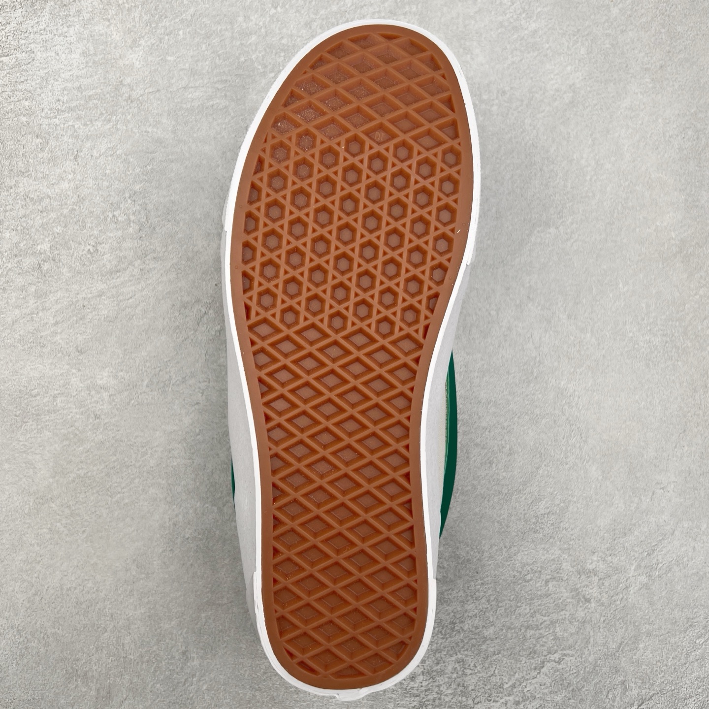 图片[9]-Vans Knu Skool 米白绿 肥胖版立体大Logo 加厚鞋舌 低帮复古休闲硫化面包鞋 尺码：35 36 36.5 37 38 38.5 39 40 40.5 41 42 42.5 43 44 45 工艺：硫化1：1（重量1：1、真标、原钢印、材质标、鞋型标、合格证）-选品中心