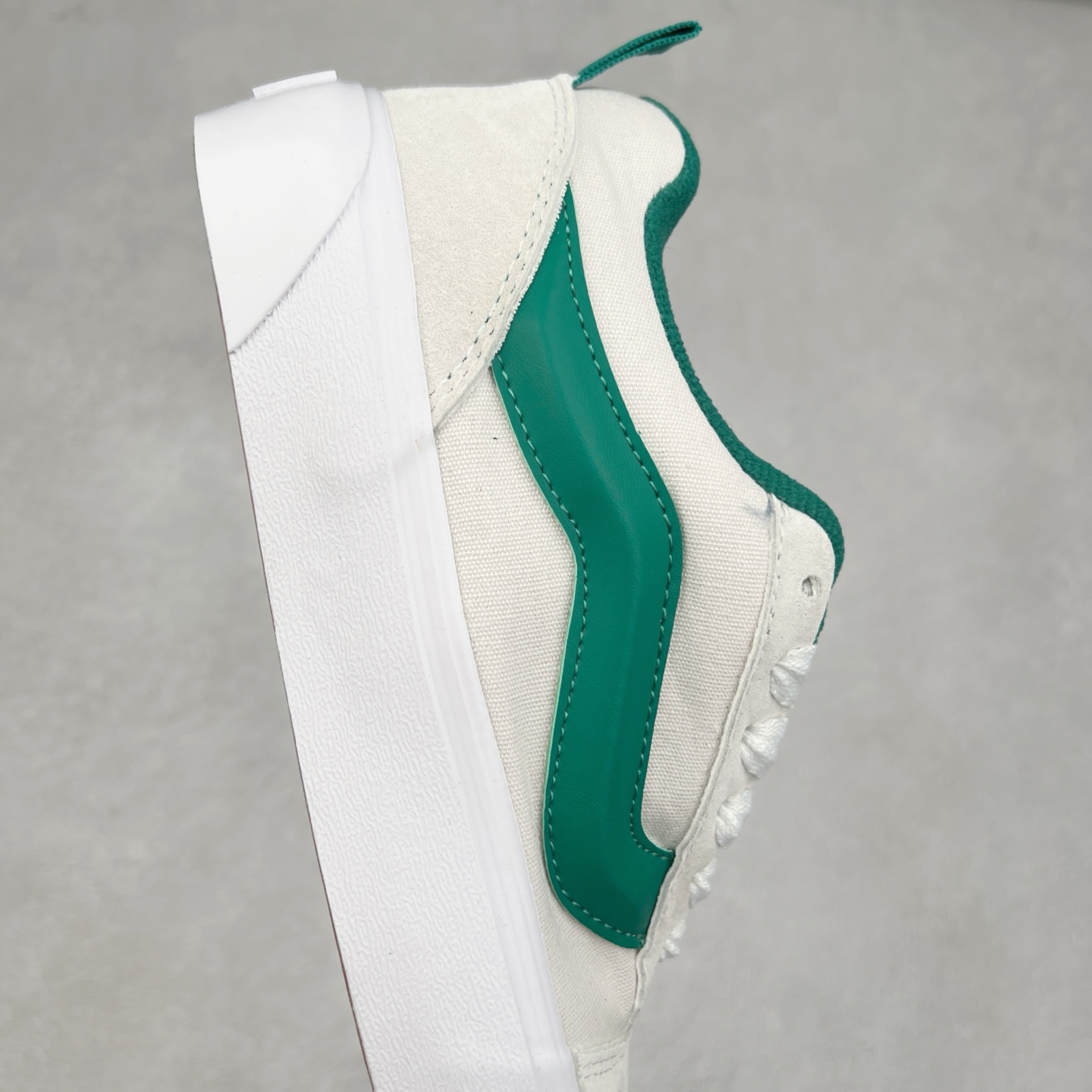 图片[6]-Vans Knu Skool 米白绿 肥胖版立体大Logo 加厚鞋舌 低帮复古休闲硫化面包鞋 尺码：35 36 36.5 37 38 38.5 39 40 40.5 41 42 42.5 43 44 45 工艺：硫化1：1（重量1：1、真标、原钢印、材质标、鞋型标、合格证）-选品中心