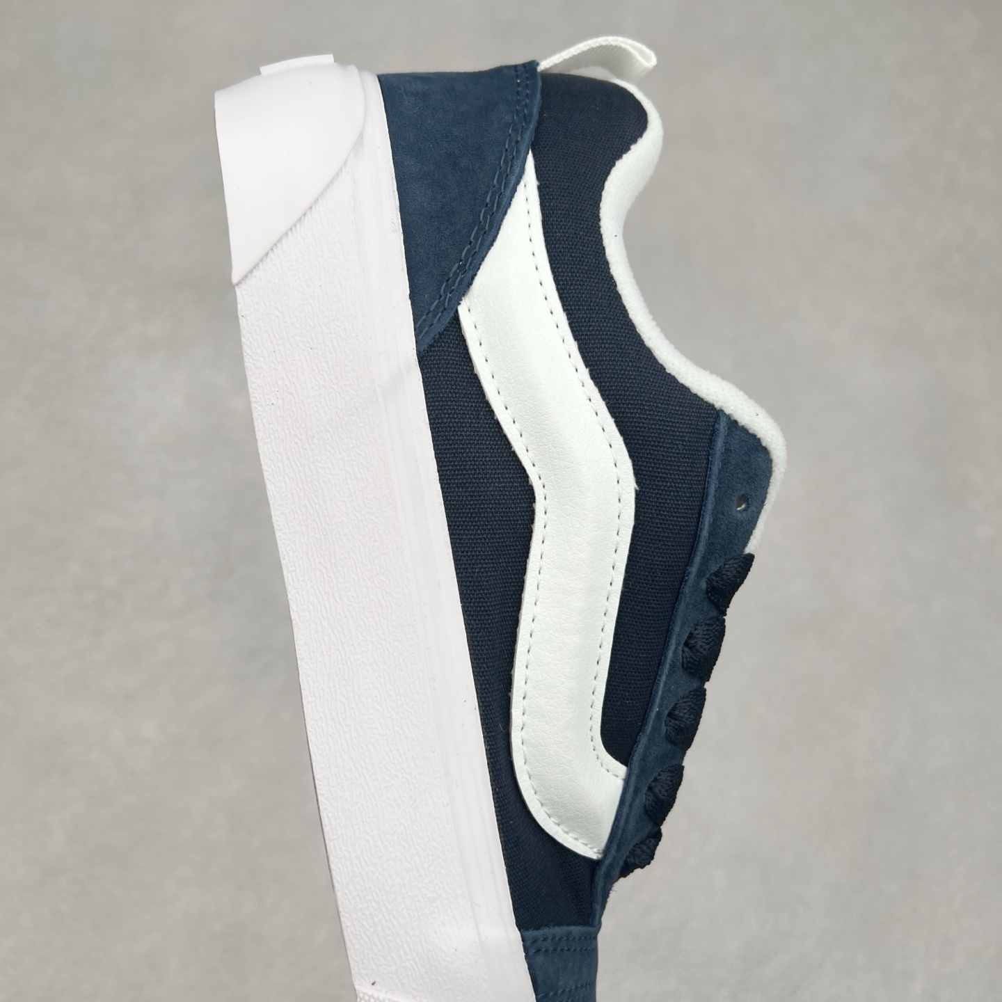 图片[6]-Vans Knu Skool 藏蓝 肥胖版立体大Logo 加厚鞋舌 低帮复古休闲硫化面包鞋 尺码：35 36 36.5 37 38 38.5 39 40 40.5 41 42 42.5 43 44 45 工艺：硫化1：1（重量1：1、真标、原钢印、材质标、鞋型标、合格证）-选品中心