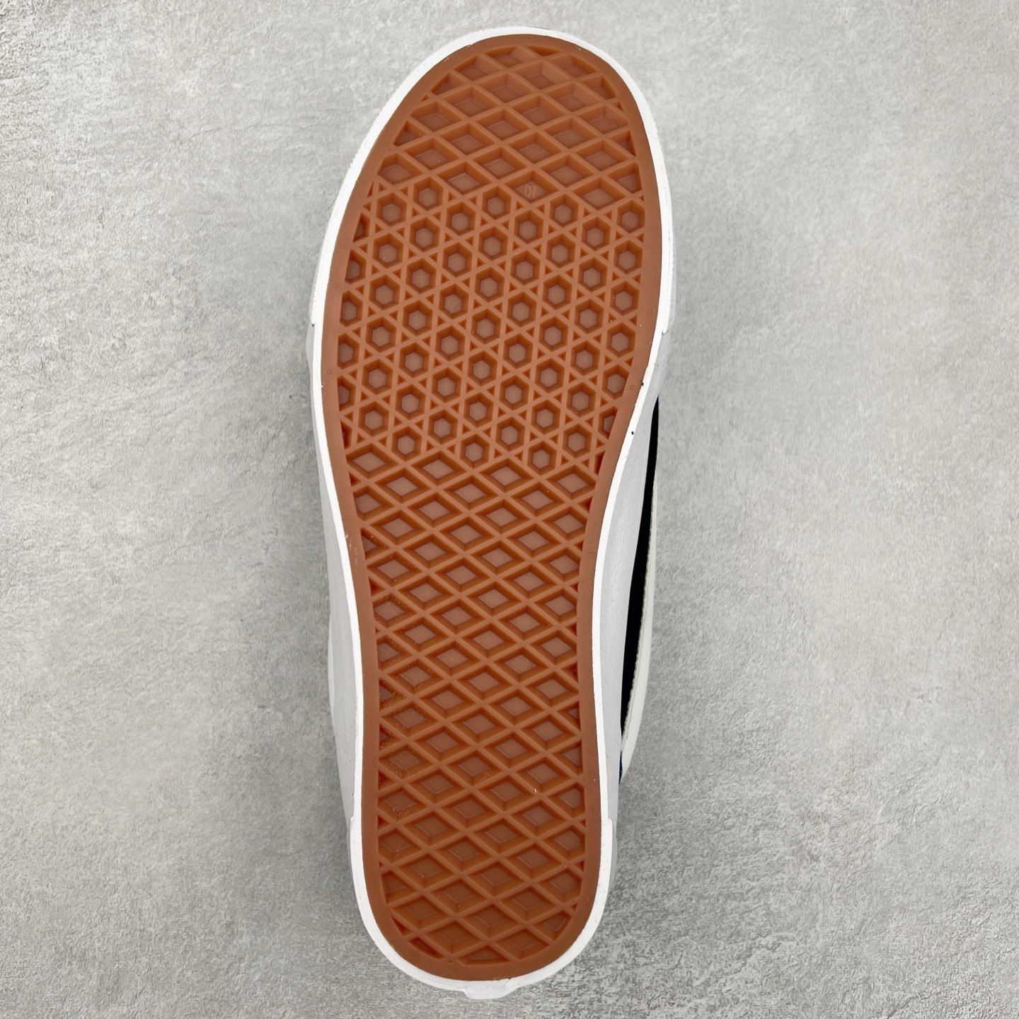 图片[9]-Vans Knu Skool 藏蓝 肥胖版立体大Logo 加厚鞋舌 低帮复古休闲硫化面包鞋 尺码：35 36 36.5 37 38 38.5 39 40 40.5 41 42 42.5 43 44 45 工艺：硫化1：1（重量1：1、真标、原钢印、材质标、鞋型标、合格证）-选品中心