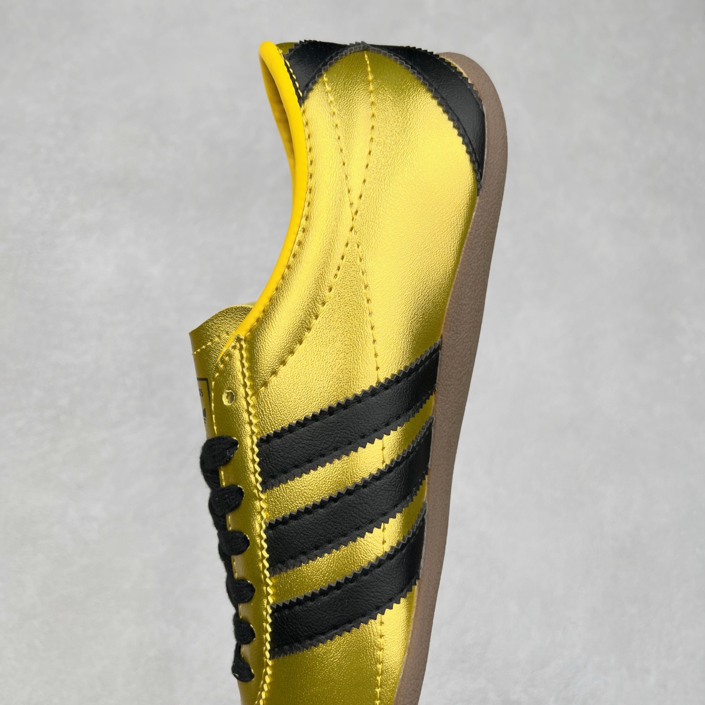 图片[7]-AD Originals Tokyo 东京限定系列复古百搭薄底德训风低帮休闲运动T头鞋 JR2156 ORIGINALS 挖掘复古运动基因，文 将经典与现代完美融合，推出薄底鞋系列，引起潮流趋势。此次COSTS带来的是ADIDAS ORIGINALS TOKYO系列黑白两款百搭配色，鞋款鞋面舒适贴合脚面， 同时采用柔软材质，穿着轻便舒适；中底缓震性能，鞋底有一定弹性，日常穿搭舒适且防滑。尺码：35⅔ 36 36⅔ 37⅓ 38 38⅔ 39⅓ 40 40⅔ 41⅓ 42 42⅔ 43⅓ 44 45-选品中心