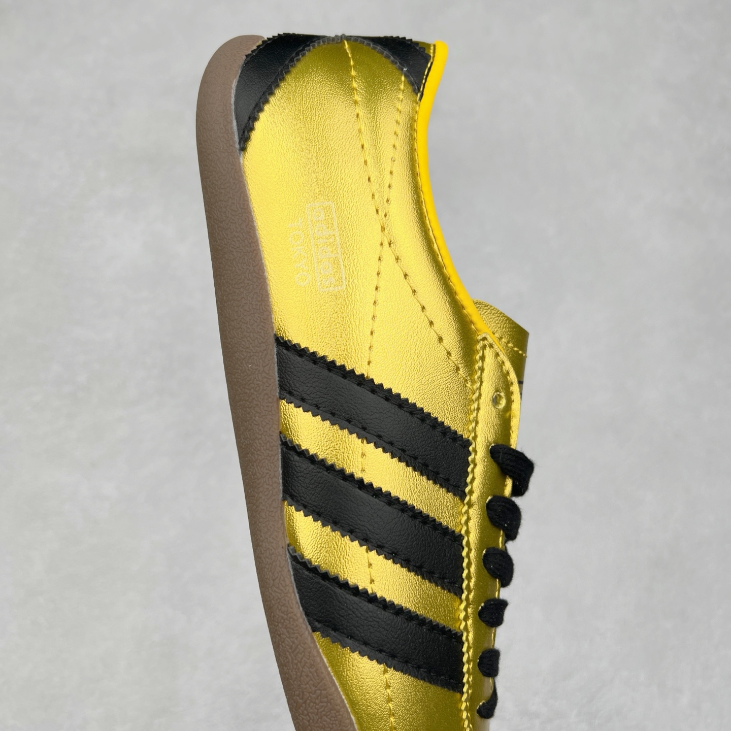 图片[6]-AD Originals Tokyo 东京限定系列复古百搭薄底德训风低帮休闲运动T头鞋 JR2156 ORIGINALS 挖掘复古运动基因，文 将经典与现代完美融合，推出薄底鞋系列，引起潮流趋势。此次COSTS带来的是ADIDAS ORIGINALS TOKYO系列黑白两款百搭配色，鞋款鞋面舒适贴合脚面， 同时采用柔软材质，穿着轻便舒适；中底缓震性能，鞋底有一定弹性，日常穿搭舒适且防滑。尺码：35⅔ 36 36⅔ 37⅓ 38 38⅔ 39⅓ 40 40⅔ 41⅓ 42 42⅔ 43⅓ 44 45-选品中心