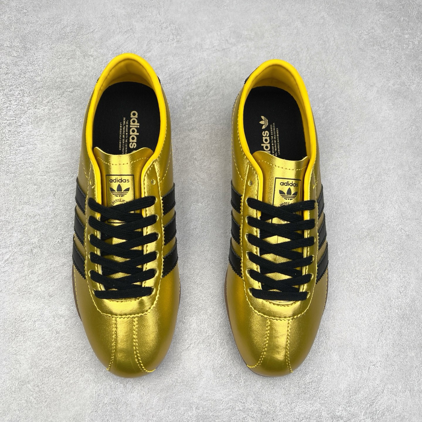 图片[2]-AD Originals Tokyo 东京限定系列复古百搭薄底德训风低帮休闲运动T头鞋 JR2156 ORIGINALS 挖掘复古运动基因，文 将经典与现代完美融合，推出薄底鞋系列，引起潮流趋势。此次COSTS带来的是ADIDAS ORIGINALS TOKYO系列黑白两款百搭配色，鞋款鞋面舒适贴合脚面， 同时采用柔软材质，穿着轻便舒适；中底缓震性能，鞋底有一定弹性，日常穿搭舒适且防滑。尺码：35⅔ 36 36⅔ 37⅓ 38 38⅔ 39⅓ 40 40⅔ 41⅓ 42 42⅔ 43⅓ 44 45-选品中心