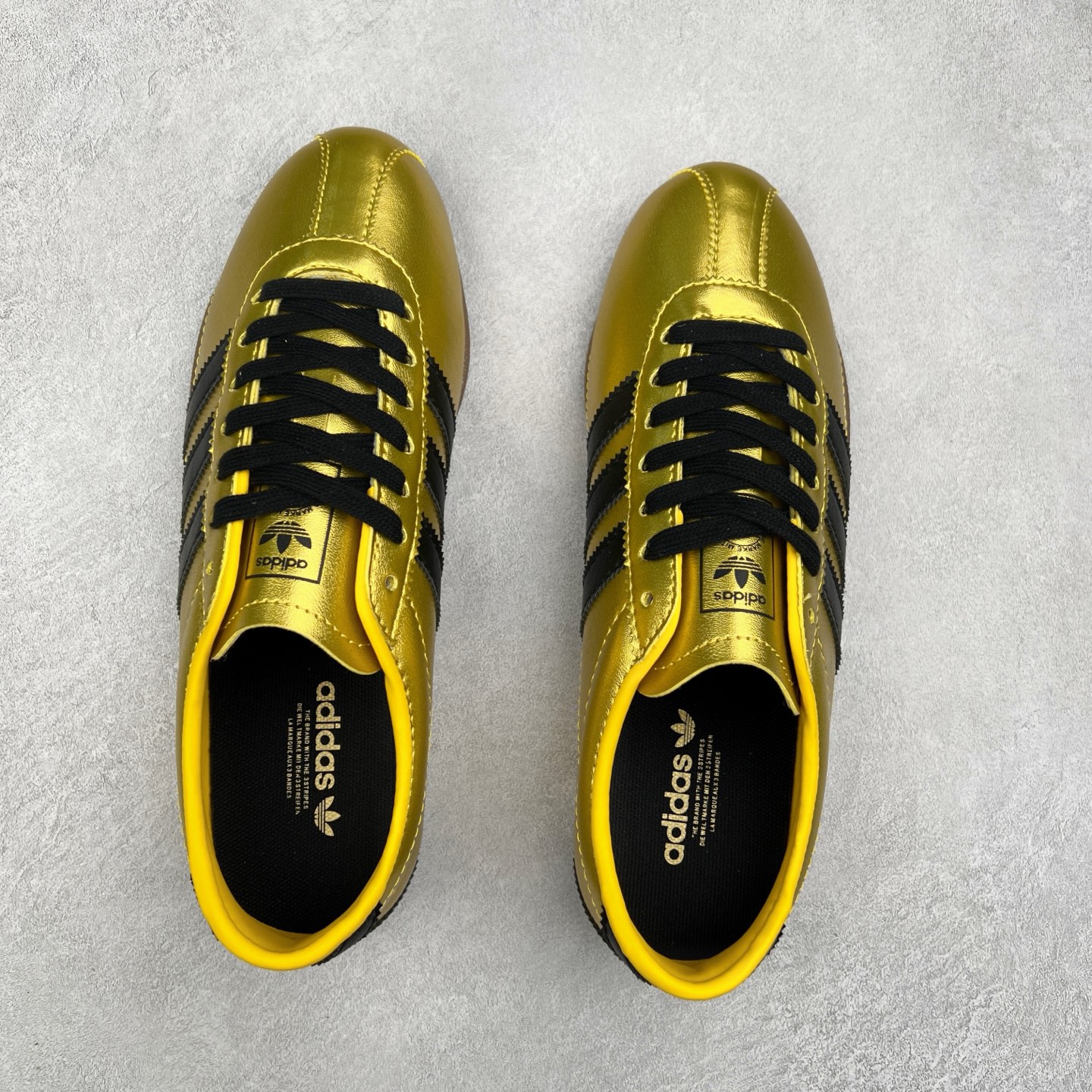 图片[3]-AD Originals Tokyo 东京限定系列复古百搭薄底德训风低帮休闲运动T头鞋 JR2156 ORIGINALS 挖掘复古运动基因，文 将经典与现代完美融合，推出薄底鞋系列，引起潮流趋势。此次COSTS带来的是ADIDAS ORIGINALS TOKYO系列黑白两款百搭配色，鞋款鞋面舒适贴合脚面， 同时采用柔软材质，穿着轻便舒适；中底缓震性能，鞋底有一定弹性，日常穿搭舒适且防滑。尺码：35⅔ 36 36⅔ 37⅓ 38 38⅔ 39⅓ 40 40⅔ 41⅓ 42 42⅔ 43⅓ 44 45-选品中心