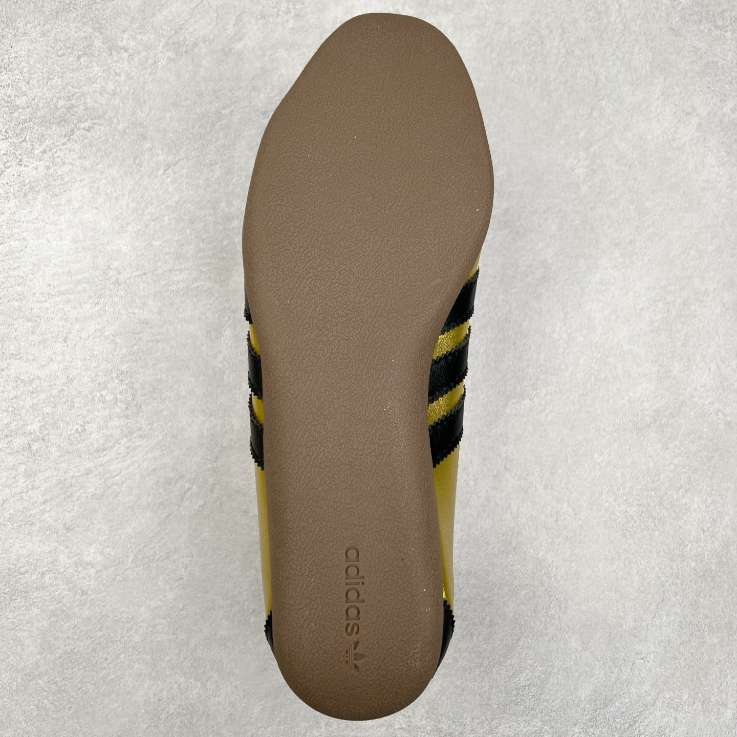 图片[9]-AD Originals Tokyo 东京限定系列复古百搭薄底德训风低帮休闲运动T头鞋 JR2156 ORIGINALS 挖掘复古运动基因，文 将经典与现代完美融合，推出薄底鞋系列，引起潮流趋势。此次COSTS带来的是ADIDAS ORIGINALS TOKYO系列黑白两款百搭配色，鞋款鞋面舒适贴合脚面， 同时采用柔软材质，穿着轻便舒适；中底缓震性能，鞋底有一定弹性，日常穿搭舒适且防滑。尺码：35⅔ 36 36⅔ 37⅓ 38 38⅔ 39⅓ 40 40⅔ 41⅓ 42 42⅔ 43⅓ 44 45-选品中心