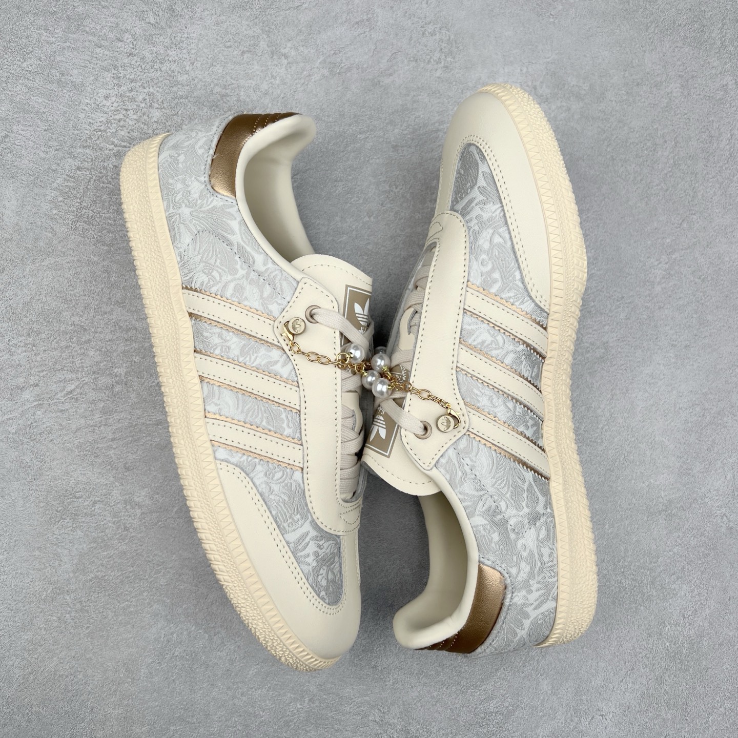 图片[3]-AD Original Samba OG 复古经典轻便板鞋 JQ2616 这款桑巴鞋展示了高质量的工艺 带有装饰的超锁缝制和无缝的手感 柔软、柔软的皮革造型和标志性的3条纹完成了精致的外观 正规合身鞋带 鞋面上有绒面鞋垫 橡胶鞋底 享受正畸套筒软感 自50年代首次亮相以来就一直在赢得粉丝的青睐 尺码：36 36.5 37.5 38 38.5 39 40 40.5 41 42 42.5 43 44 44.5 45-选品中心