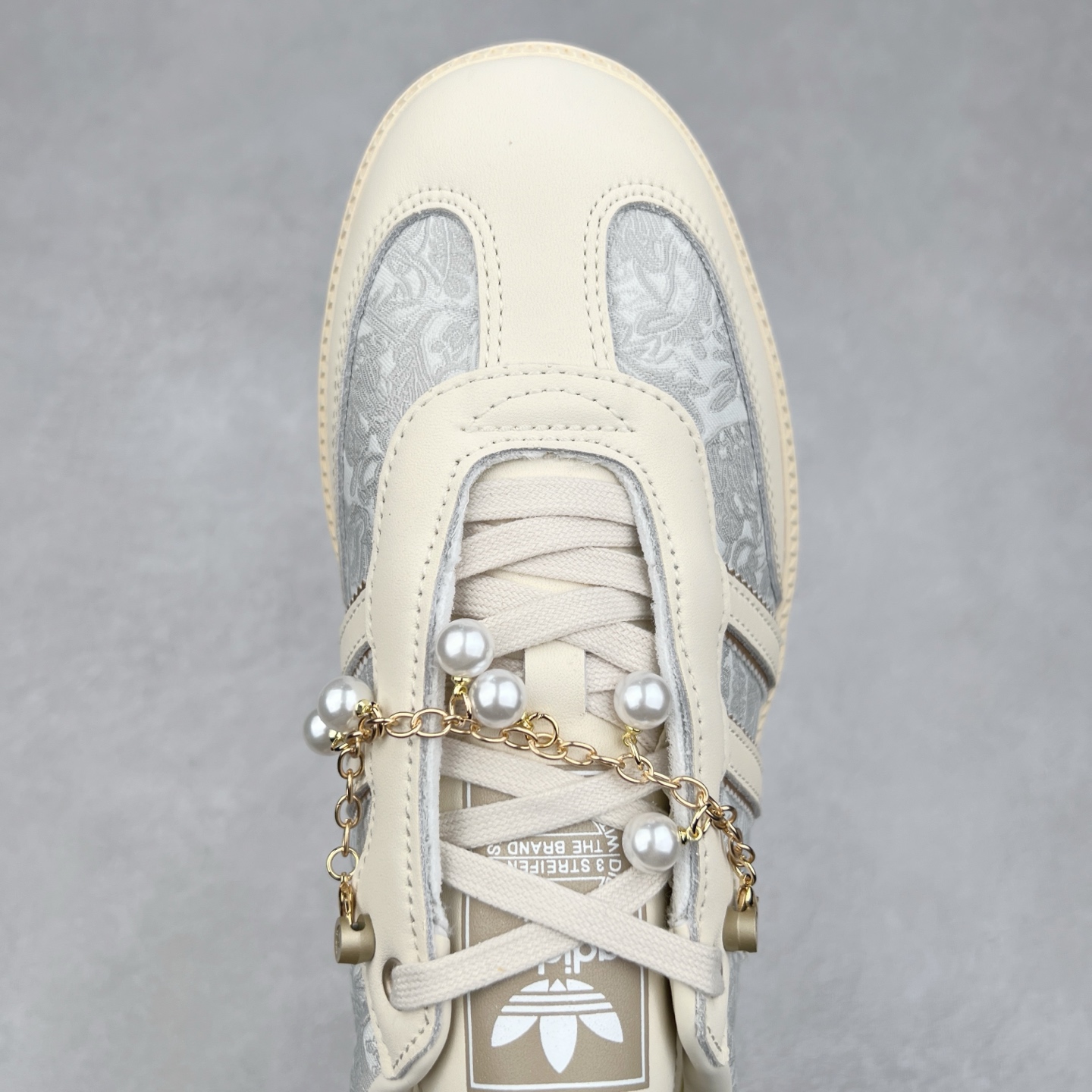 图片[4]-AD Original Samba OG 复古经典轻便板鞋 JQ2616 这款桑巴鞋展示了高质量的工艺 带有装饰的超锁缝制和无缝的手感 柔软、柔软的皮革造型和标志性的3条纹完成了精致的外观 正规合身鞋带 鞋面上有绒面鞋垫 橡胶鞋底 享受正畸套筒软感 自50年代首次亮相以来就一直在赢得粉丝的青睐 尺码：36 36.5 37.5 38 38.5 39 40 40.5 41 42 42.5 43 44 44.5 45-选品中心