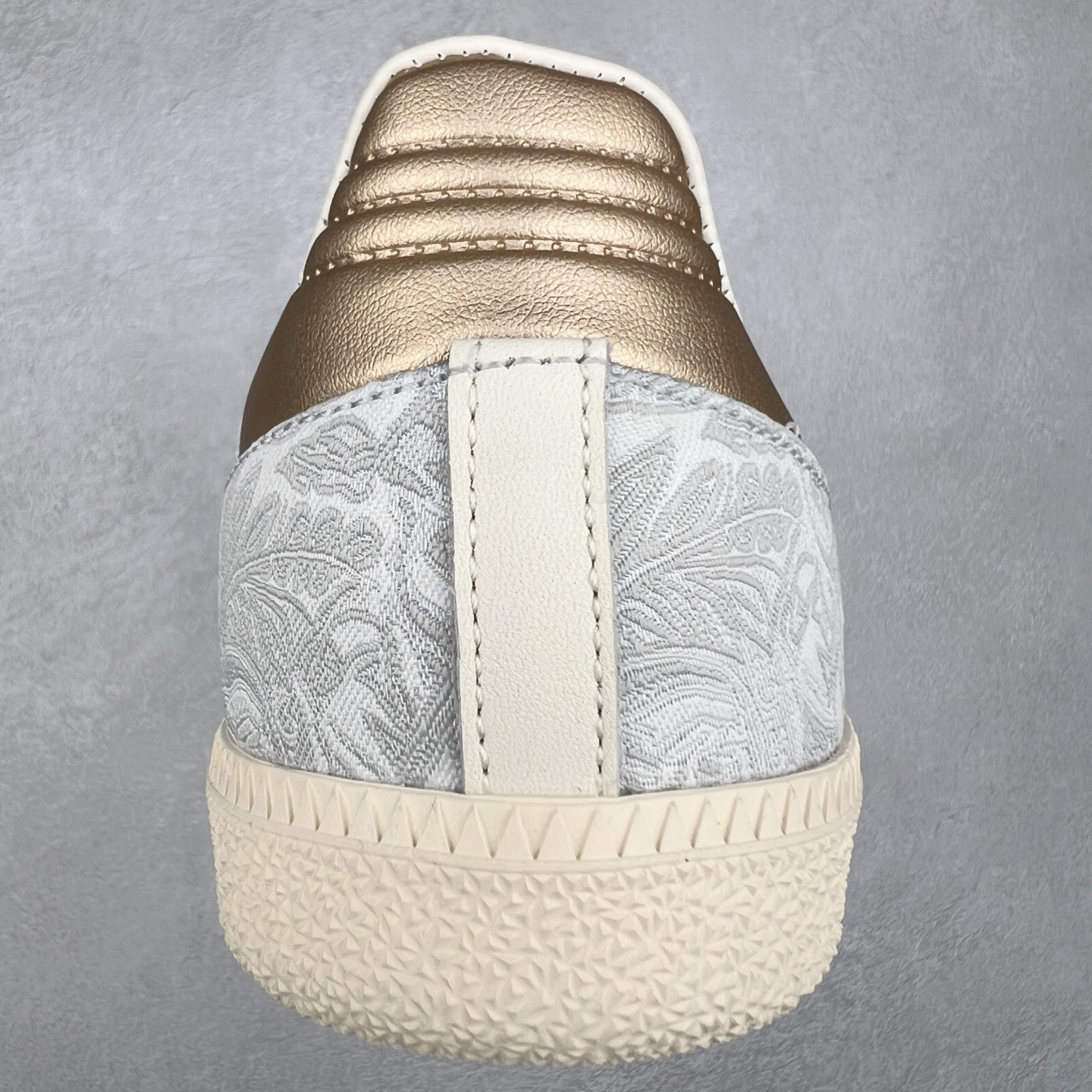 图片[8]-AD Original Samba OG 复古经典轻便板鞋 JQ2616 这款桑巴鞋展示了高质量的工艺 带有装饰的超锁缝制和无缝的手感 柔软、柔软的皮革造型和标志性的3条纹完成了精致的外观 正规合身鞋带 鞋面上有绒面鞋垫 橡胶鞋底 享受正畸套筒软感 自50年代首次亮相以来就一直在赢得粉丝的青睐 尺码：36 36.5 37.5 38 38.5 39 40 40.5 41 42 42.5 43 44 44.5 45-选品中心