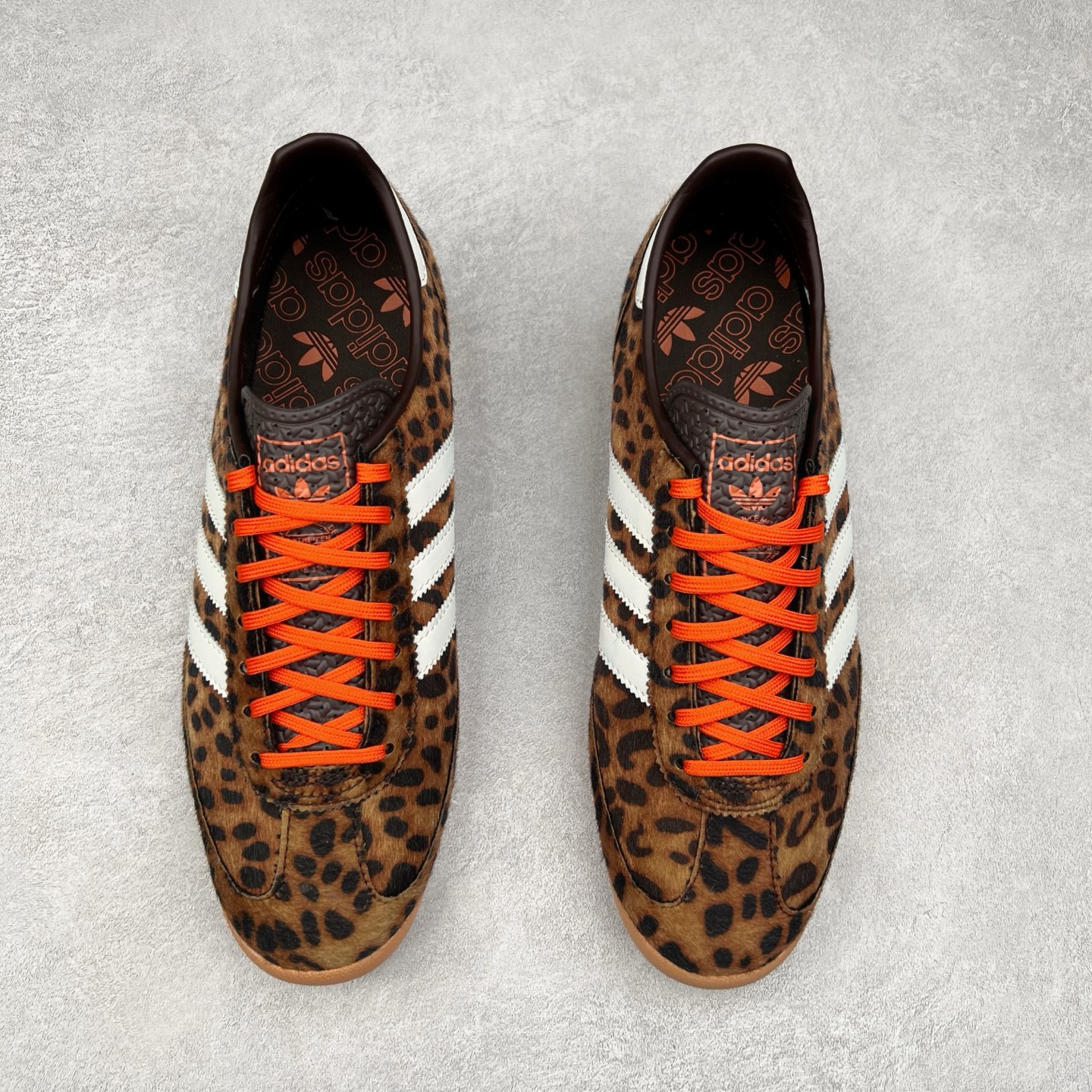 图片[2]-＃纯原 AD Wmns SL72 OG 系列德训足球风百搭低帮休闲运动板鞋 JI0189 采用高弹EVA+MODEL+RB三层组合底 区别市面RB一体大底 三层组合鞋底重量与原鞋一致 Originals 将有「T 头鞋」造型的诞生于 1972 年的 SL72 鞋款复刻带回 各位买鞋又有新选择了 1972 年 SL72 问世后 引领了后来阿迪达斯的跑鞋发展方向 其中「SL」代表了 Super Light 彰显了产品轻便的特性 1972 年 SL72 问世后 引领了后来阿迪达斯的跑鞋发展方向 其中「SL」代表了 Super Light 彰显了产品轻便的特性 这次 Originals 延续其轻质经典的基因 带来男女两款 SL72 男生款带来 SL72 RS 鞋型 RS 意为 Reshaped（重塑）鞋款在保留了经典的外观基础上 在尼龙材质里增加了填充物 使鞋型更加挺立和饱满 鞋头则更加圆润 鞋底的 EVA 材质则增加了鞋款的高度 女生款则带来 SL72 OG W 鞋型 OG 顾名思义则是致敬经典款式 相较于 RS（Reshaped）鞋款 鞋身更加纤细 其整体鞋身轮廓、线条、细节、材质上尊崇 70 年代 SL72 的设计 还原经典味道 尺码：36 36⅔ 37⅓ 38 38⅔ 39⅓ 40 40⅔ 41⅓ 42 42⅔ 43⅓ 44 44⅔ 45-选品中心