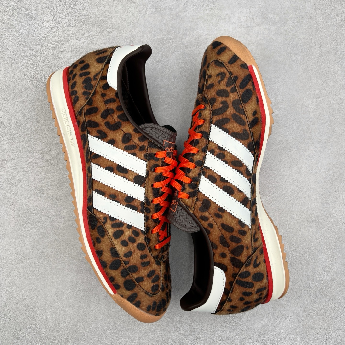 图片[3]-＃纯原 AD Wmns SL72 OG 系列德训足球风百搭低帮休闲运动板鞋 JI0189 采用高弹EVA+MODEL+RB三层组合底 区别市面RB一体大底 三层组合鞋底重量与原鞋一致 Originals 将有「T 头鞋」造型的诞生于 1972 年的 SL72 鞋款复刻带回 各位买鞋又有新选择了 1972 年 SL72 问世后 引领了后来阿迪达斯的跑鞋发展方向 其中「SL」代表了 Super Light 彰显了产品轻便的特性 1972 年 SL72 问世后 引领了后来阿迪达斯的跑鞋发展方向 其中「SL」代表了 Super Light 彰显了产品轻便的特性 这次 Originals 延续其轻质经典的基因 带来男女两款 SL72 男生款带来 SL72 RS 鞋型 RS 意为 Reshaped（重塑）鞋款在保留了经典的外观基础上 在尼龙材质里增加了填充物 使鞋型更加挺立和饱满 鞋头则更加圆润 鞋底的 EVA 材质则增加了鞋款的高度 女生款则带来 SL72 OG W 鞋型 OG 顾名思义则是致敬经典款式 相较于 RS（Reshaped）鞋款 鞋身更加纤细 其整体鞋身轮廓、线条、细节、材质上尊崇 70 年代 SL72 的设计 还原经典味道 尺码：36 36⅔ 37⅓ 38 38⅔ 39⅓ 40 40⅔ 41⅓ 42 42⅔ 43⅓ 44 44⅔ 45-选品中心