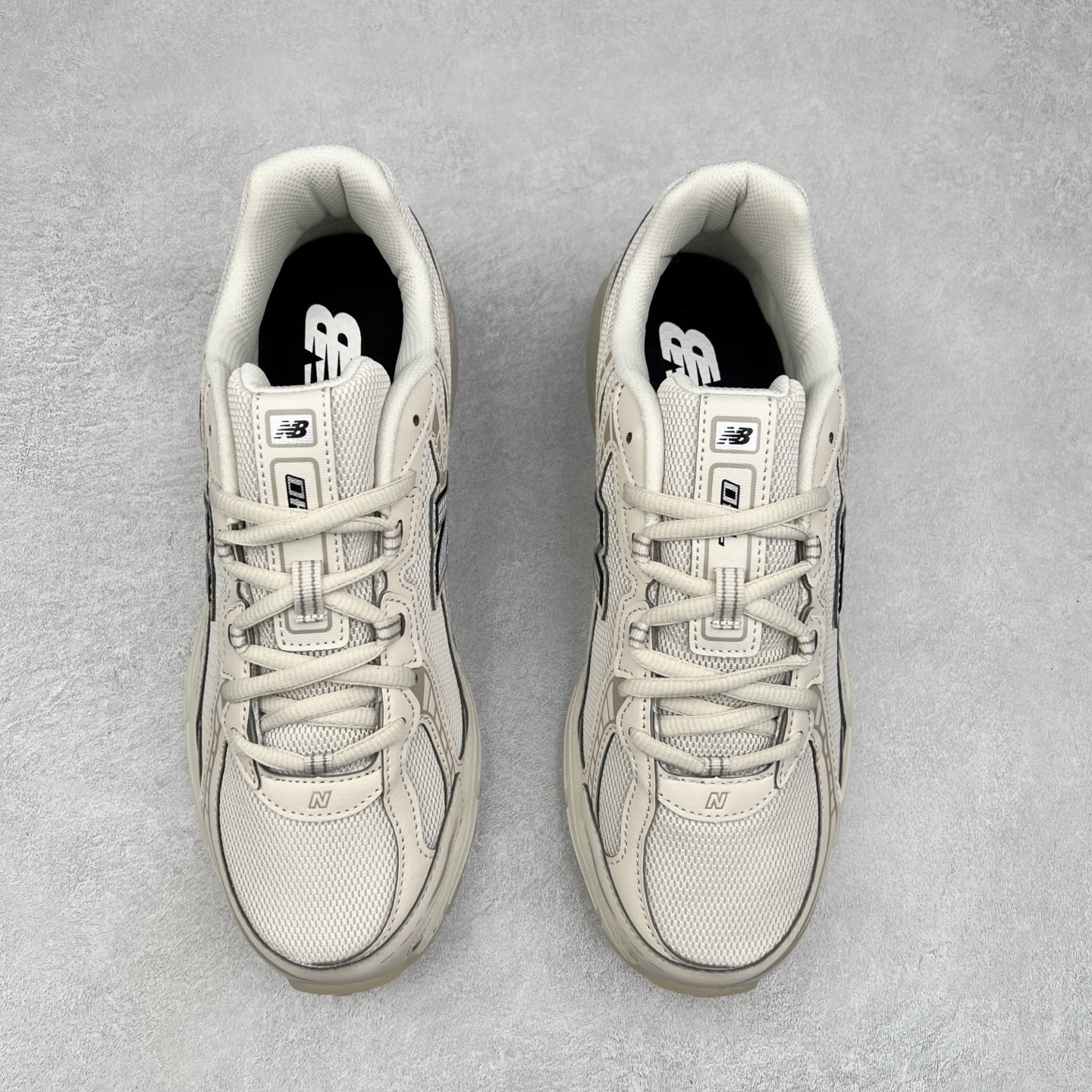 图片[2]-New Balance MR740 NB新百伦系列复古老爹风休闲运动慢跑鞋 采用轻质牛剖革拼接透气网眼衬垫织物鞋面材质 T-Beam大底提供足步弓支撑 保持步态稳定#后跟搭载外露缓震胶 鞋身整体以各种深浅不一的灰色覆盖 鞋头以淡蓝色调装饰，网眼衬垫通过不规律的色块实现做旧的美感 泛黄的鞋底更是进一步增添了复古气息 尺码：36 37 37.5 38 38.5 39.5 40 40.5 41.5 42 42.5 43 44 44.5 45-选品中心