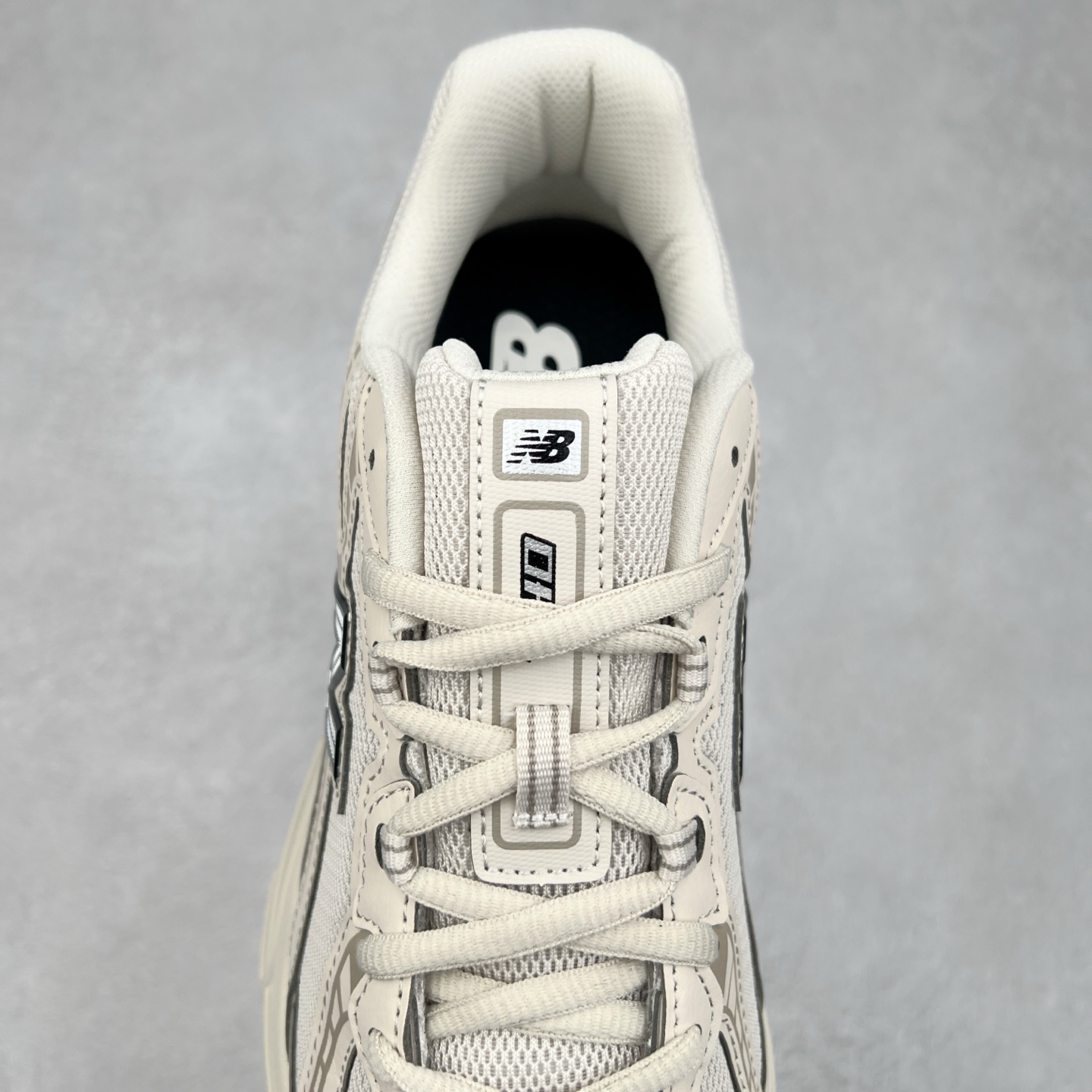 图片[5]-New Balance MR740 NB新百伦系列复古老爹风休闲运动慢跑鞋 采用轻质牛剖革拼接透气网眼衬垫织物鞋面材质 T-Beam大底提供足步弓支撑 保持步态稳定#后跟搭载外露缓震胶 鞋身整体以各种深浅不一的灰色覆盖 鞋头以淡蓝色调装饰，网眼衬垫通过不规律的色块实现做旧的美感 泛黄的鞋底更是进一步增添了复古气息 尺码：36 37 37.5 38 38.5 39.5 40 40.5 41.5 42 42.5 43 44 44.5 45-选品中心