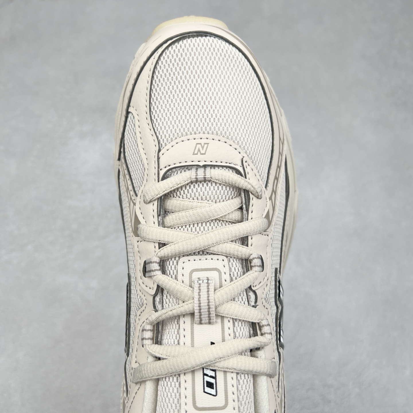 图片[4]-New Balance MR740 NB新百伦系列复古老爹风休闲运动慢跑鞋 采用轻质牛剖革拼接透气网眼衬垫织物鞋面材质 T-Beam大底提供足步弓支撑 保持步态稳定#后跟搭载外露缓震胶 鞋身整体以各种深浅不一的灰色覆盖 鞋头以淡蓝色调装饰，网眼衬垫通过不规律的色块实现做旧的美感 泛黄的鞋底更是进一步增添了复古气息 尺码：36 37 37.5 38 38.5 39.5 40 40.5 41.5 42 42.5 43 44 44.5 45-选品中心