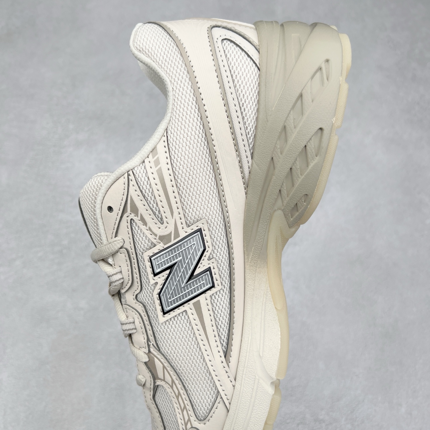 图片[7]-New Balance MR740 NB新百伦系列复古老爹风休闲运动慢跑鞋 采用轻质牛剖革拼接透气网眼衬垫织物鞋面材质 T-Beam大底提供足步弓支撑 保持步态稳定#后跟搭载外露缓震胶 鞋身整体以各种深浅不一的灰色覆盖 鞋头以淡蓝色调装饰，网眼衬垫通过不规律的色块实现做旧的美感 泛黄的鞋底更是进一步增添了复古气息 尺码：36 37 37.5 38 38.5 39.5 40 40.5 41.5 42 42.5 43 44 44.5 45-选品中心