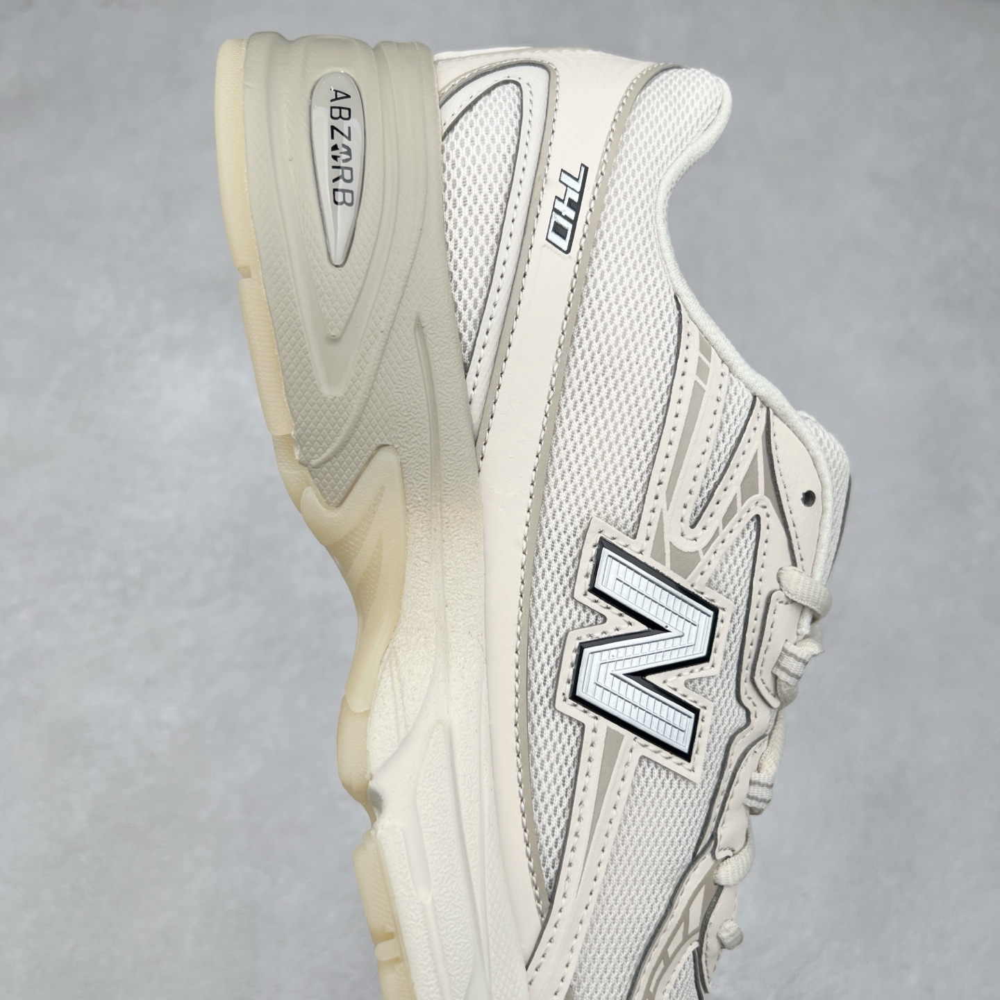 图片[6]-New Balance MR740 NB新百伦系列复古老爹风休闲运动慢跑鞋 采用轻质牛剖革拼接透气网眼衬垫织物鞋面材质 T-Beam大底提供足步弓支撑 保持步态稳定#后跟搭载外露缓震胶 鞋身整体以各种深浅不一的灰色覆盖 鞋头以淡蓝色调装饰，网眼衬垫通过不规律的色块实现做旧的美感 泛黄的鞋底更是进一步增添了复古气息 尺码：36 37 37.5 38 38.5 39.5 40 40.5 41.5 42 42.5 43 44 44.5 45-选品中心