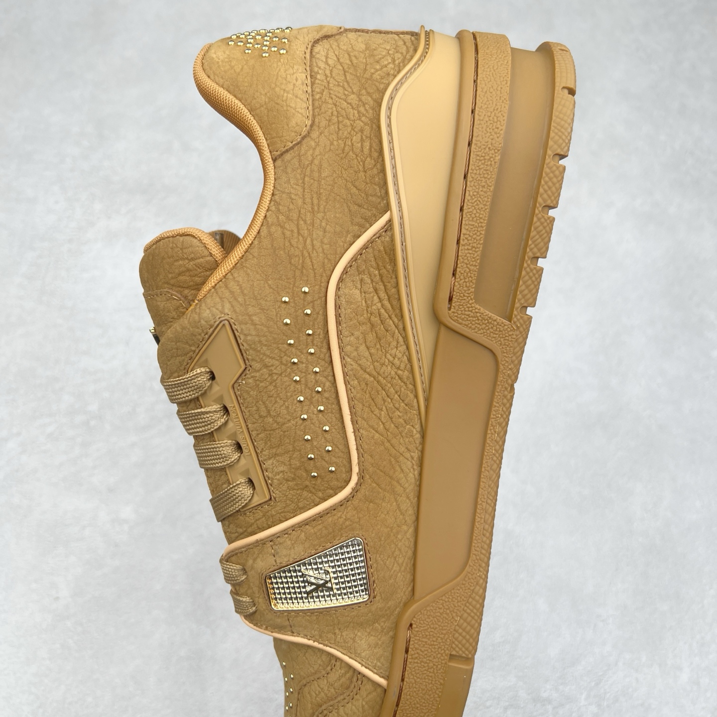 图片[7]-＃K纯原 Louis Vuitton Trainer lv时装走秀运动鞋 市场所有版本中综合最强的货品 GD实力大厂出品 全网最全配色更新最快 最成熟的做工稳定的品控 完美鞋型超高的清洁度 零毛边线头瑕疵 全套原楦原纸版原鞋开模 全网最具灵魂的版型 正确原装黄色鞋盒 正确中底印花 鞋面印花3D高频深度立体 全鞋电脑针车 紧密相连 针距密度一致 环保乳胶注塑鞋垫 厚度脚感还原原版 皮面裁剪部位 统一油边封口工艺 原装橡胶大底含胶量大底组合零偏差 专柜全套包装 防尘袋 说明书 质保卡 男女鞋 尺码：35 36 37 38 39 40 41 42 43 44 45-选品中心