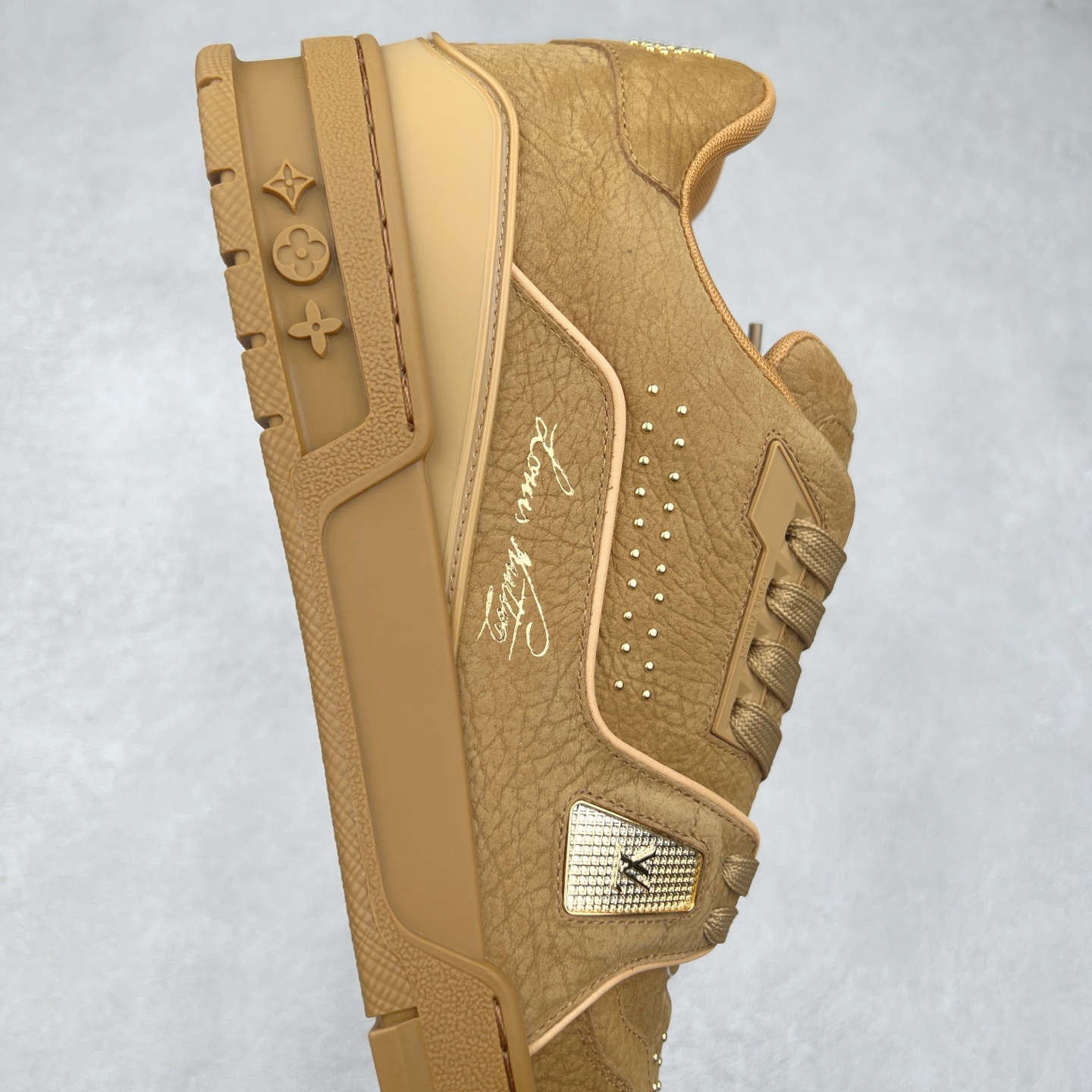 图片[6]-＃K纯原 Louis Vuitton Trainer lv时装走秀运动鞋 市场所有版本中综合最强的货品 GD实力大厂出品 全网最全配色更新最快 最成熟的做工稳定的品控 完美鞋型超高的清洁度 零毛边线头瑕疵 全套原楦原纸版原鞋开模 全网最具灵魂的版型 正确原装黄色鞋盒 正确中底印花 鞋面印花3D高频深度立体 全鞋电脑针车 紧密相连 针距密度一致 环保乳胶注塑鞋垫 厚度脚感还原原版 皮面裁剪部位 统一油边封口工艺 原装橡胶大底含胶量大底组合零偏差 专柜全套包装 防尘袋 说明书 质保卡 男女鞋 尺码：35 36 37 38 39 40 41 42 43 44 45-选品中心