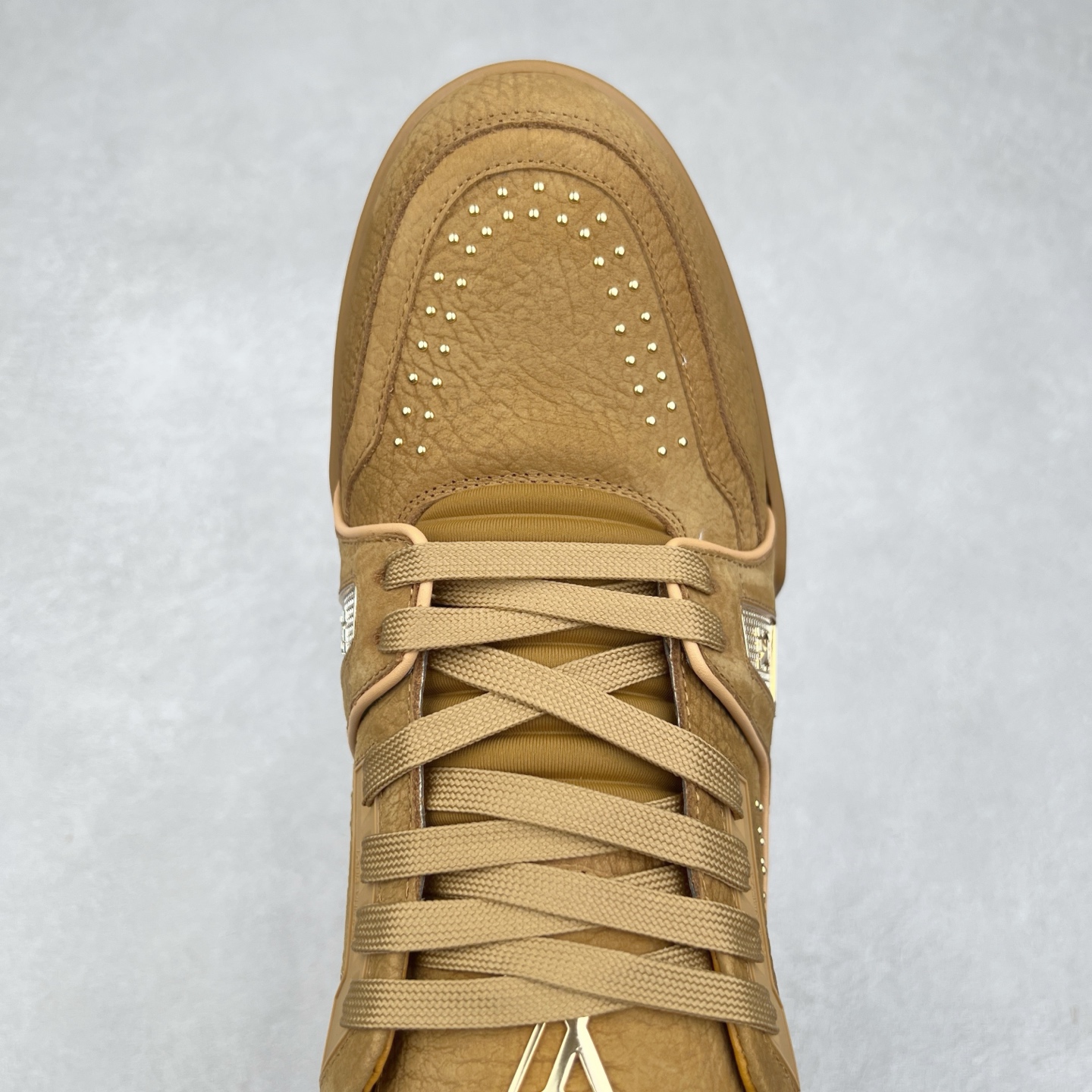 图片[4]-＃K纯原 Louis Vuitton Trainer lv时装走秀运动鞋 市场所有版本中综合最强的货品 GD实力大厂出品 全网最全配色更新最快 最成熟的做工稳定的品控 完美鞋型超高的清洁度 零毛边线头瑕疵 全套原楦原纸版原鞋开模 全网最具灵魂的版型 正确原装黄色鞋盒 正确中底印花 鞋面印花3D高频深度立体 全鞋电脑针车 紧密相连 针距密度一致 环保乳胶注塑鞋垫 厚度脚感还原原版 皮面裁剪部位 统一油边封口工艺 原装橡胶大底含胶量大底组合零偏差 专柜全套包装 防尘袋 说明书 质保卡 男女鞋 尺码：35 36 37 38 39 40 41 42 43 44 45-选品中心