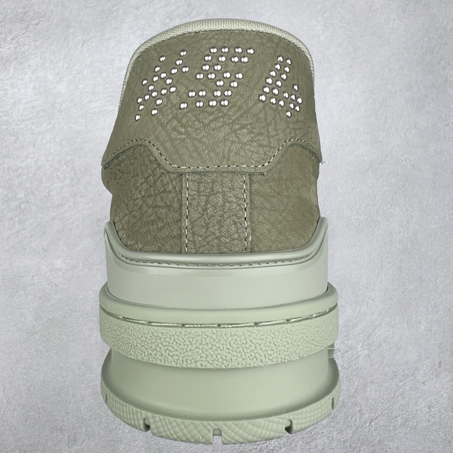 图片[8]-＃K纯原 Louis Vuitton Trainer lv时装走秀运动鞋 市场所有版本中综合最强的货品 GD实力大厂出品 全网最全配色更新最快 最成熟的做工稳定的品控 完美鞋型超高的清洁度 零毛边线头瑕疵 全套原楦原纸版原鞋开模 全网最具灵魂的版型 正确原装黄色鞋盒 正确中底印花 鞋面印花3D高频深度立体 全鞋电脑针车 紧密相连 针距密度一致 环保乳胶注塑鞋垫 厚度脚感还原原版 皮面裁剪部位 统一油边封口工艺 原装橡胶大底含胶量大底组合零偏差 专柜全套包装 防尘袋 说明书 质保卡 男女鞋 尺码：35 36 37 38 39 40 41 42 43 44 45-选品中心