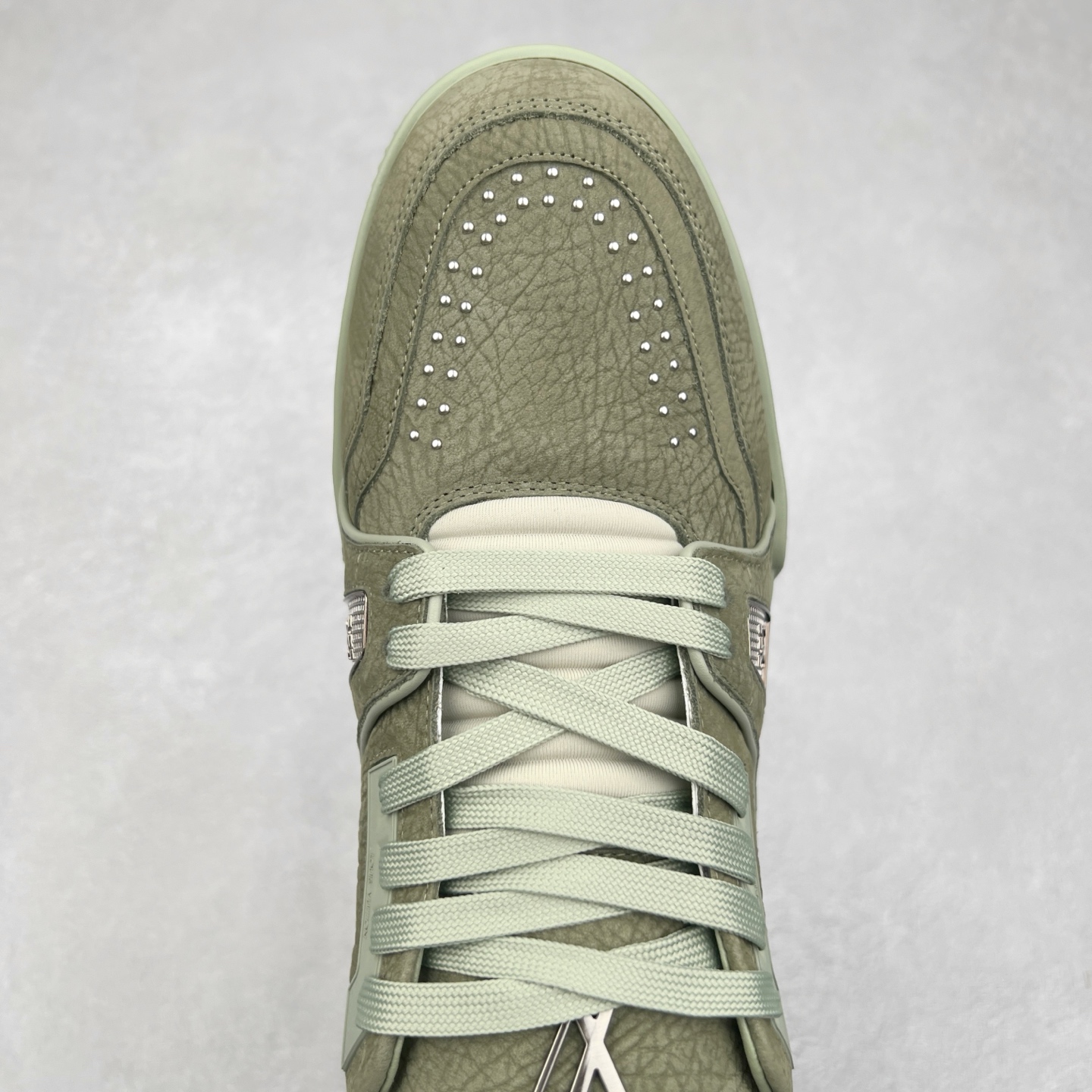 图片[4]-＃K纯原 Louis Vuitton Trainer lv时装走秀运动鞋 市场所有版本中综合最强的货品 GD实力大厂出品 全网最全配色更新最快 最成熟的做工稳定的品控 完美鞋型超高的清洁度 零毛边线头瑕疵 全套原楦原纸版原鞋开模 全网最具灵魂的版型 正确原装黄色鞋盒 正确中底印花 鞋面印花3D高频深度立体 全鞋电脑针车 紧密相连 针距密度一致 环保乳胶注塑鞋垫 厚度脚感还原原版 皮面裁剪部位 统一油边封口工艺 原装橡胶大底含胶量大底组合零偏差 专柜全套包装 防尘袋 说明书 质保卡 男女鞋 尺码：35 36 37 38 39 40 41 42 43 44 45-选品中心